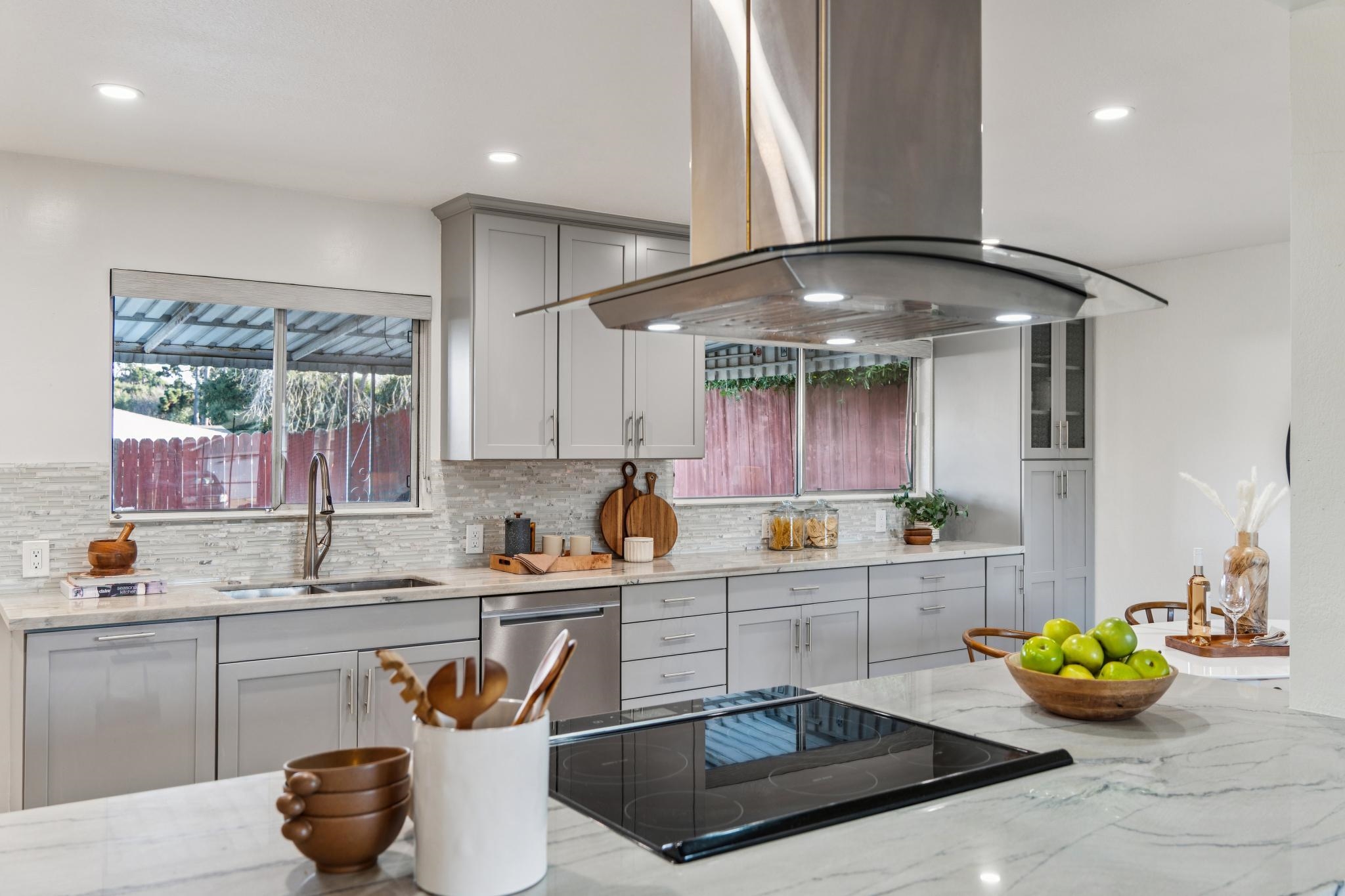 Detail Gallery Image 8 of 44 For 885 Tara Hills Dr, Pinole,  CA 94564 - 3 Beds | 2 Baths