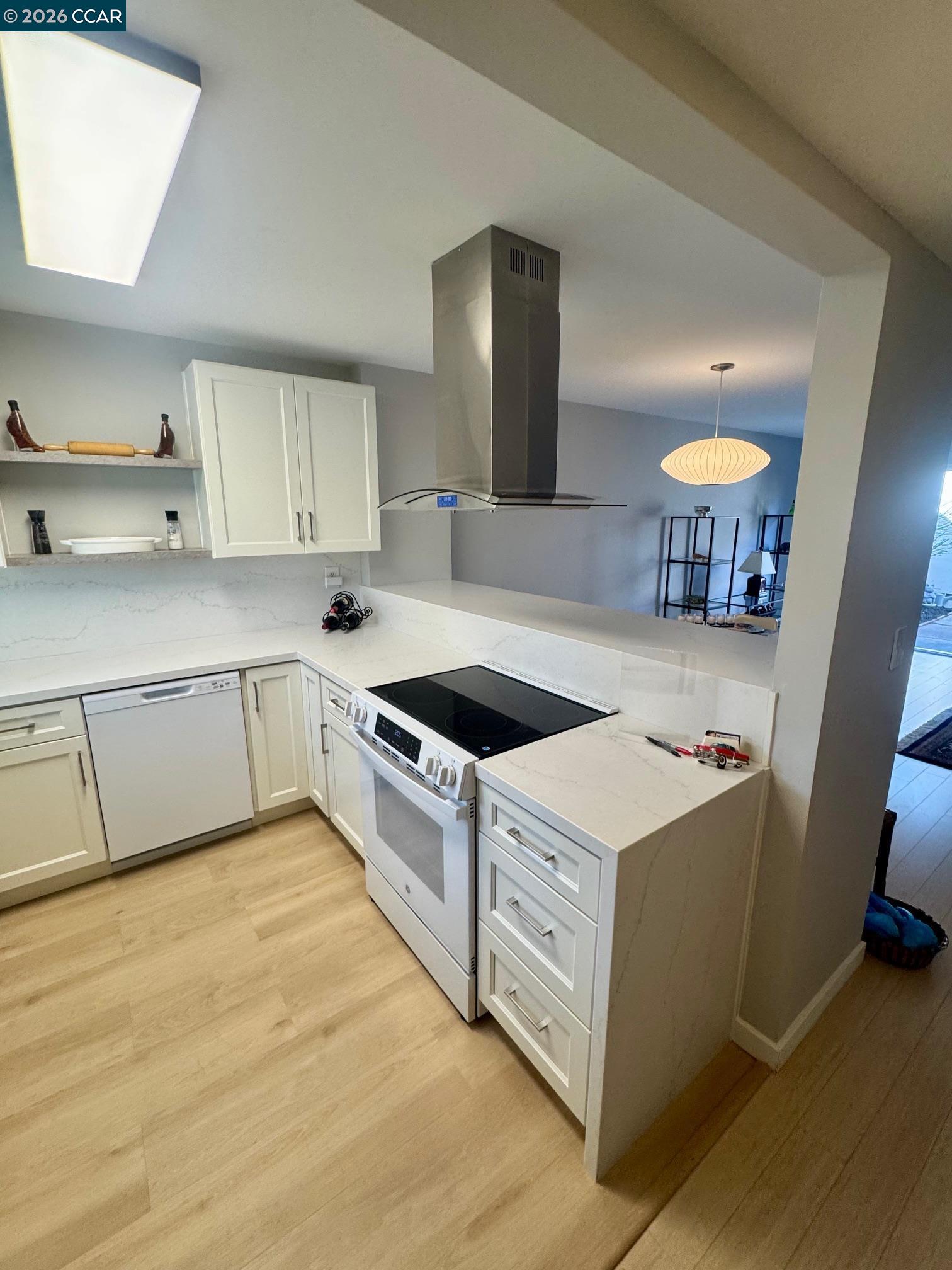 Photo #2: 41122493 Listing: Photo #2