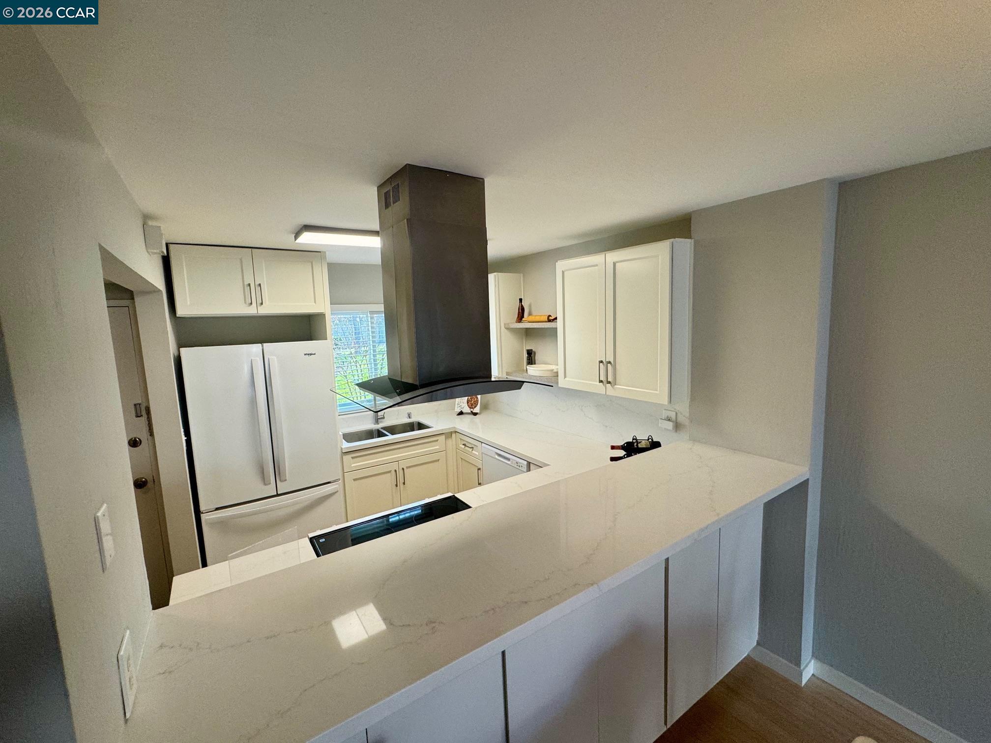 Photo #4: 41122493 Listing: Photo #4