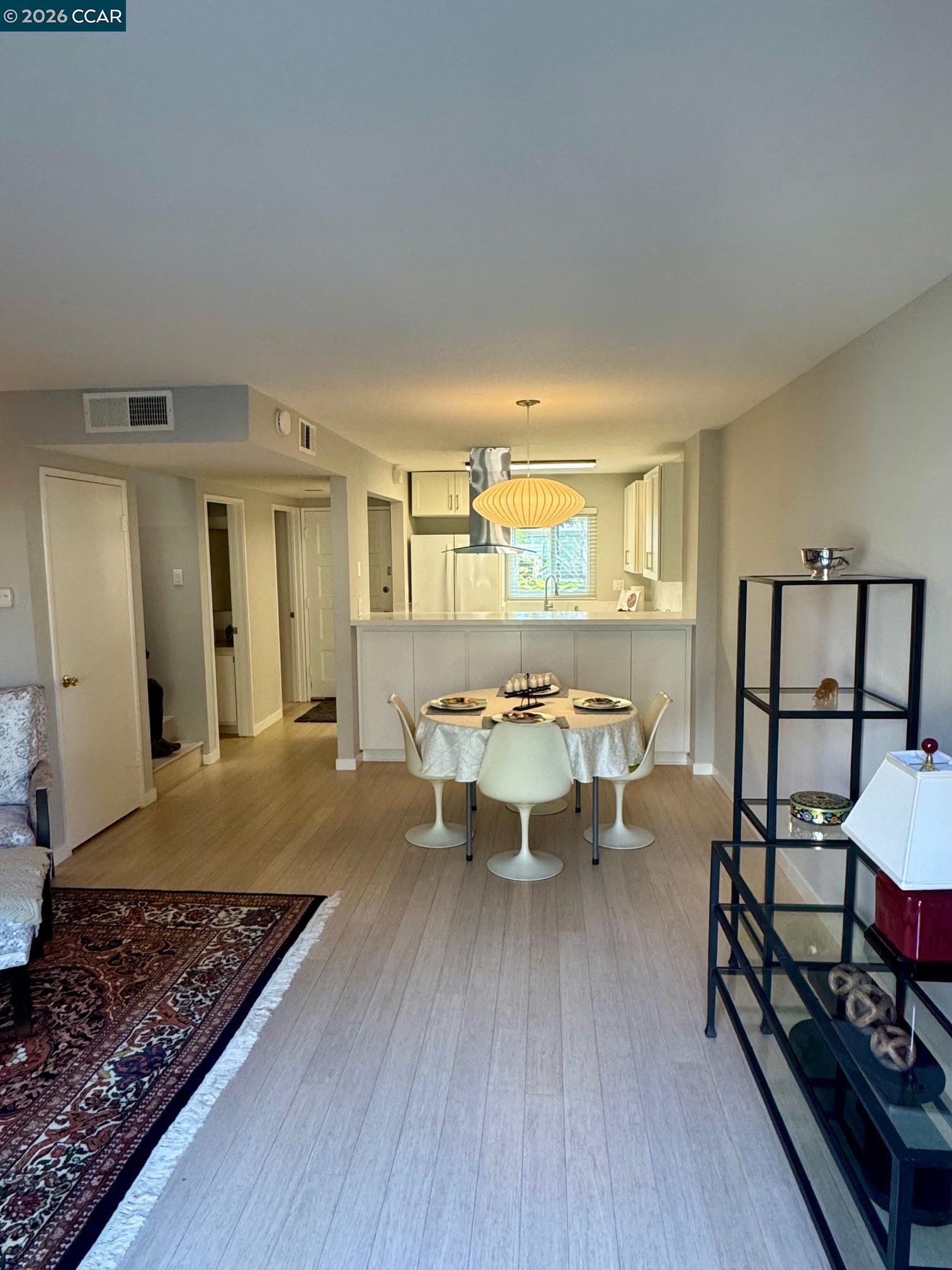 Photo #5: 41122493 Listing: Photo #5