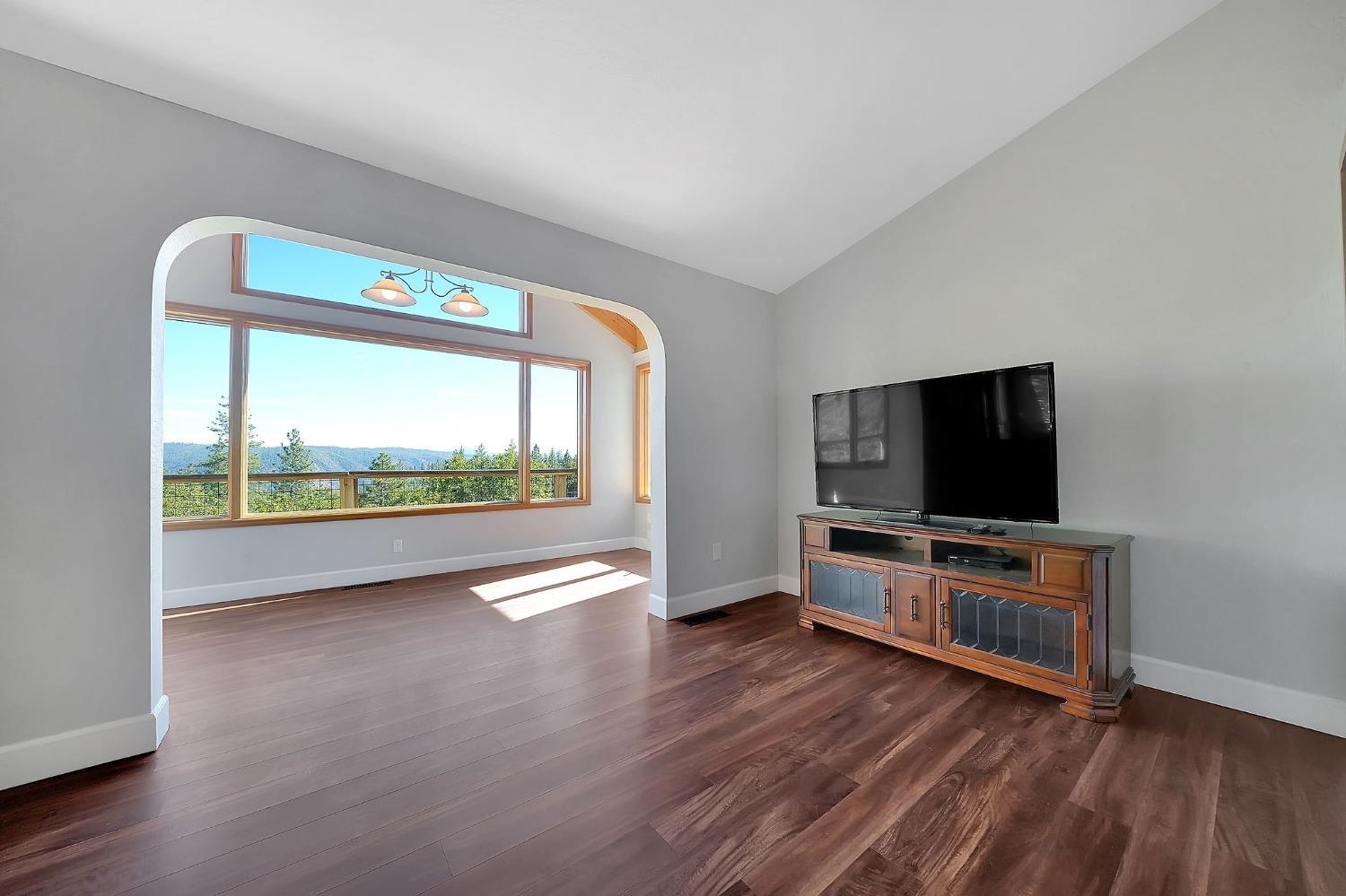 Detail Gallery Image 10 of 60 For 5569 Campfire Court 1, Hathaway Pines,  CA 95233 - 4 Beds | 2 Baths