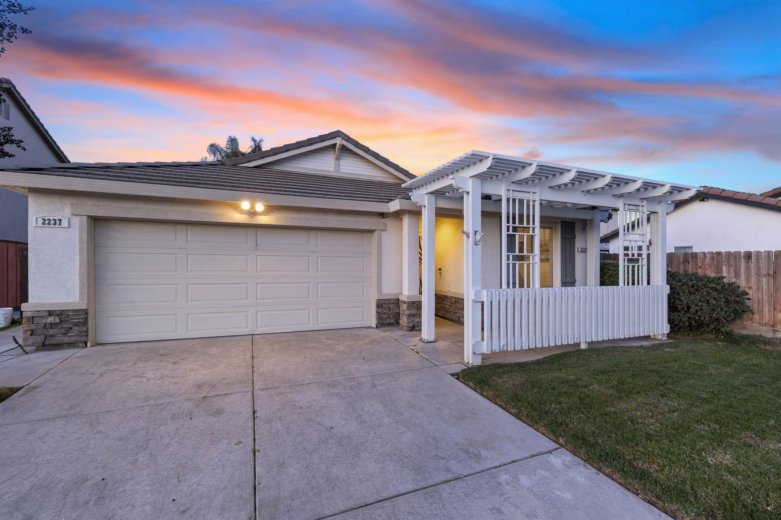 Detail Gallery Image 3 of 60 For 2237 Clock Tower Ct, Riverbank,  CA 95367 - 3 Beds | 2 Baths