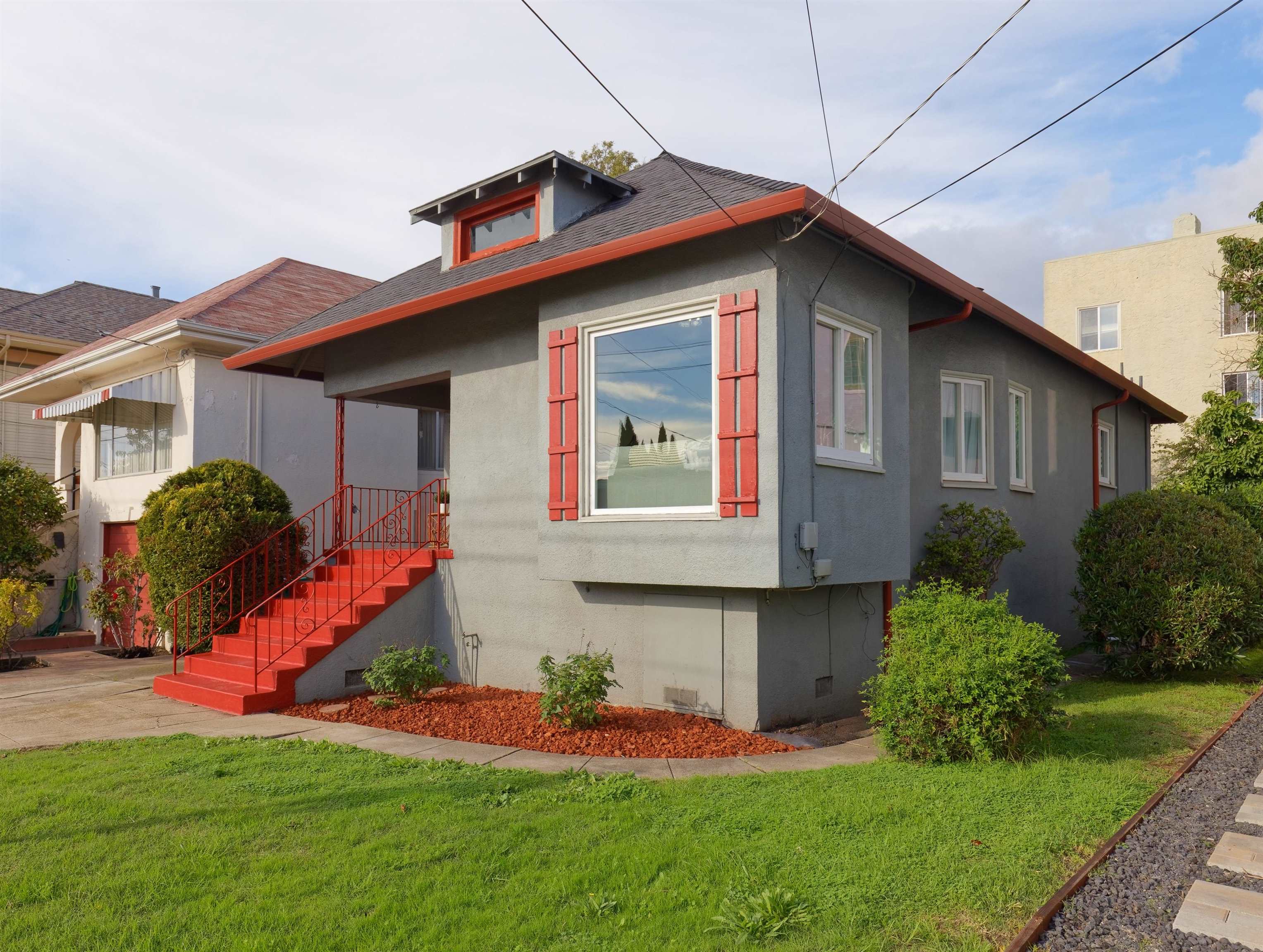 Detail Gallery Image 5 of 27 For 716 39th St, Oakland,  CA 94609 - 3 Beds | 2 Baths