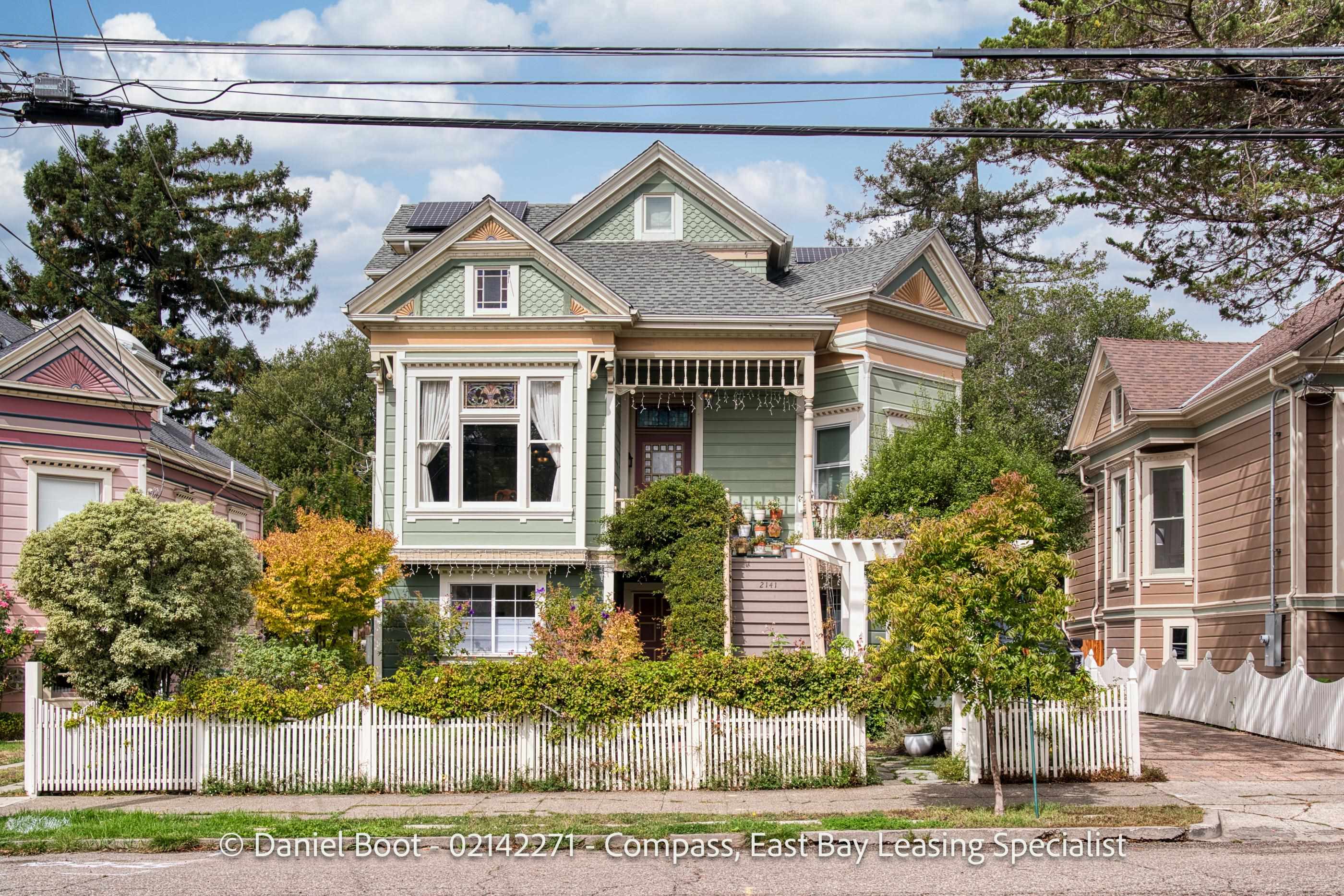 Detail Gallery Image 2 of 41 For 2141 Ward St, Berkeley,  CA 94705 - 4 Beds | 2 Baths