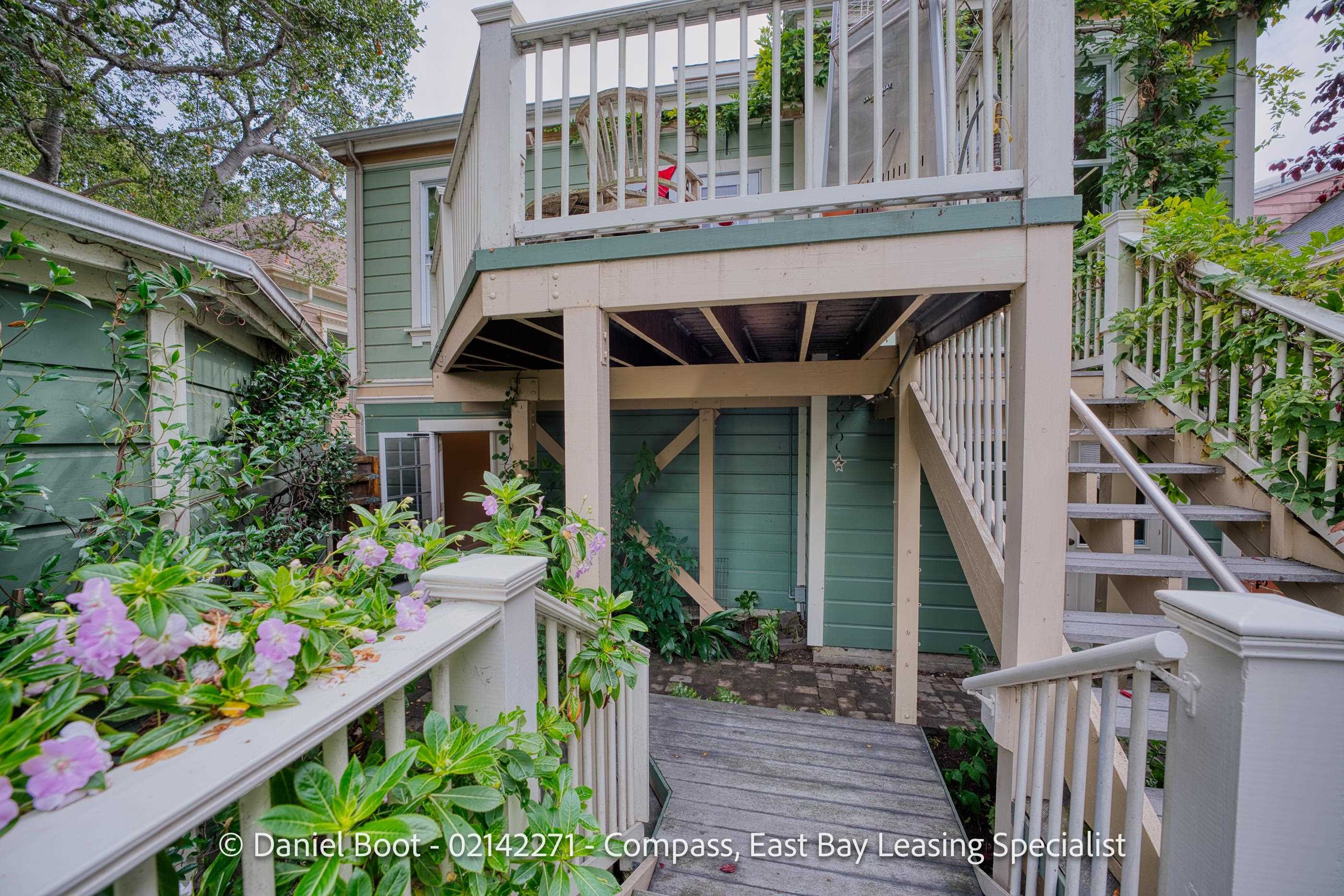 Detail Gallery Image 4 of 41 For 2141 Ward St, Berkeley,  CA 94705 - 4 Beds | 2 Baths