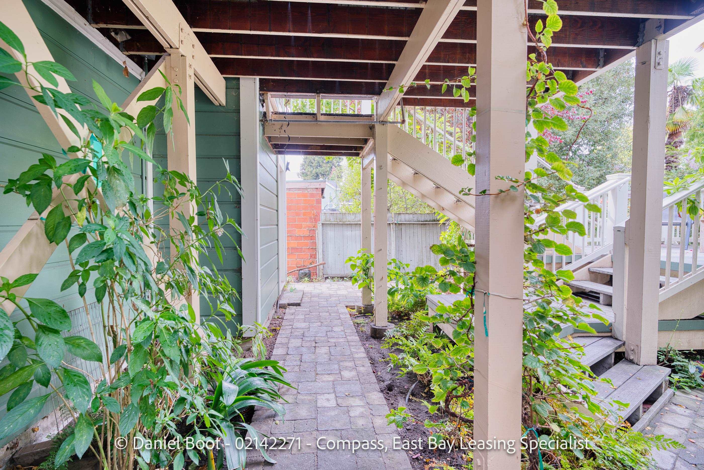 Detail Gallery Image 5 of 41 For 2141 Ward St, Berkeley,  CA 94705 - 4 Beds | 2 Baths