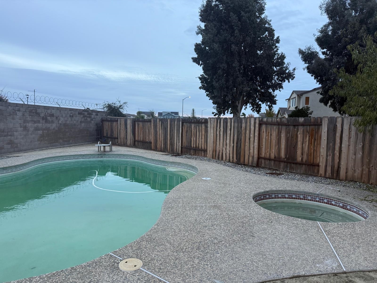 Detail Gallery Image 9 of 12 For 1275 Sweetbrier Pl, Manteca,  CA 95336 - 4 Beds | 2/1 Baths