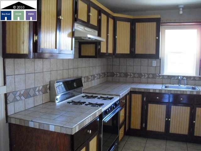 Detail Gallery Image 4 of 5 For 24386 Thomas Ave, Hayward,  CA 94544 - 3 Beds | 1 Baths