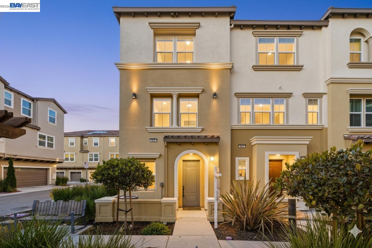 Front Image Thumbnail for BE41122521