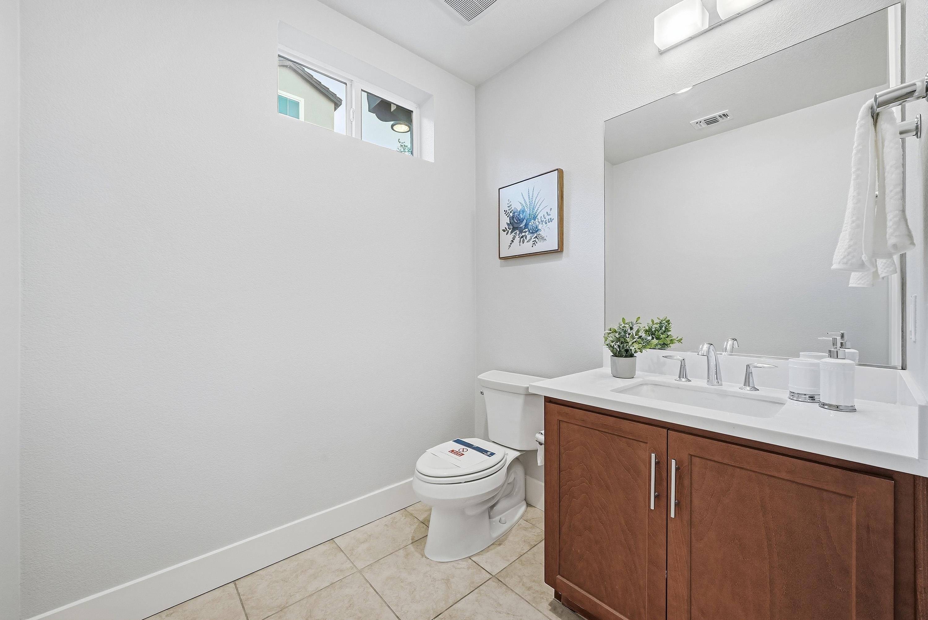 Detail Gallery Image 5 of 53 For 672 Amalfi Loop, Milpitas,  CA 95035 - 3 Beds | 3/1 Baths
