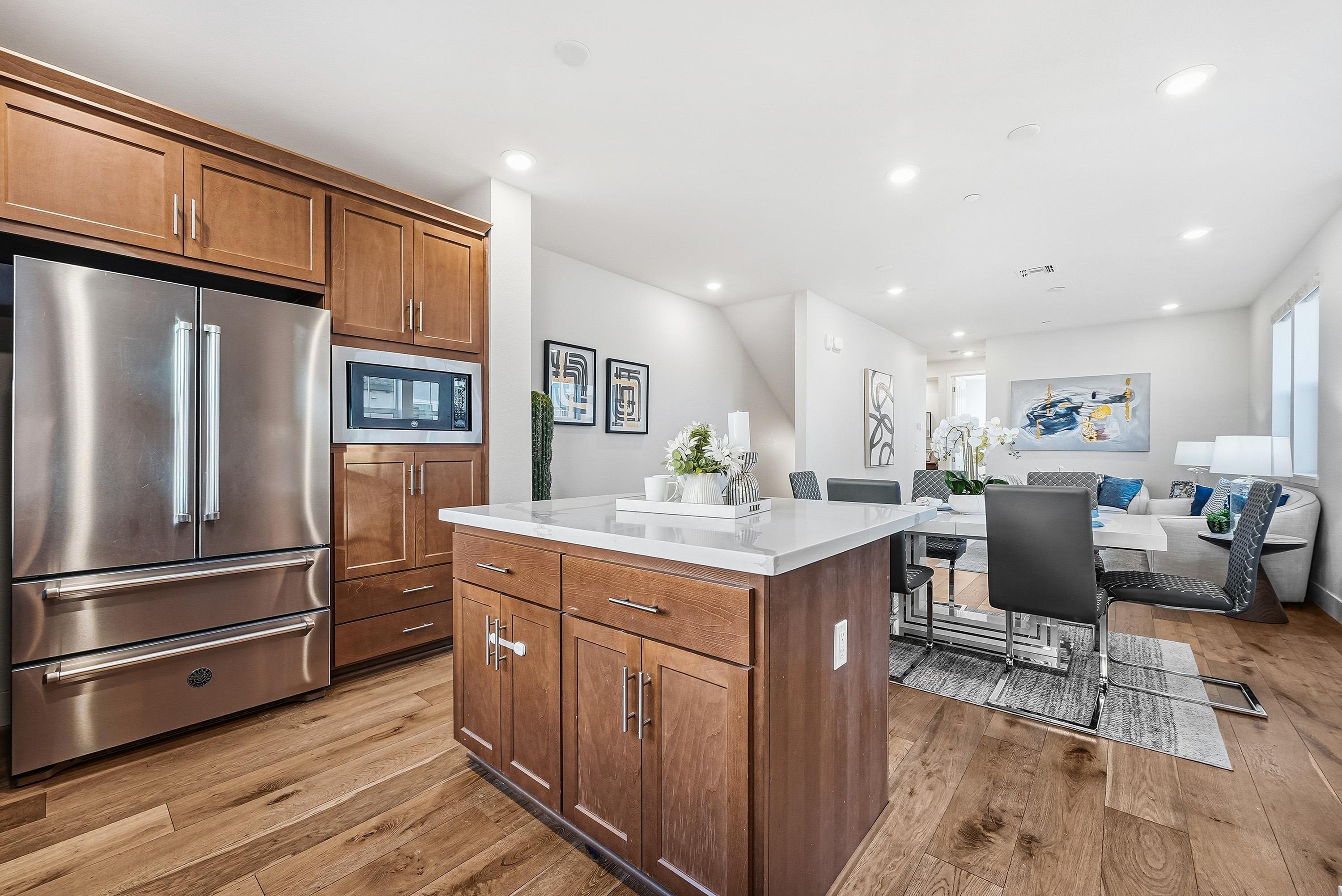 Detail Gallery Image 8 of 53 For 672 Amalfi Loop, Milpitas,  CA 95035 - 3 Beds | 3/1 Baths