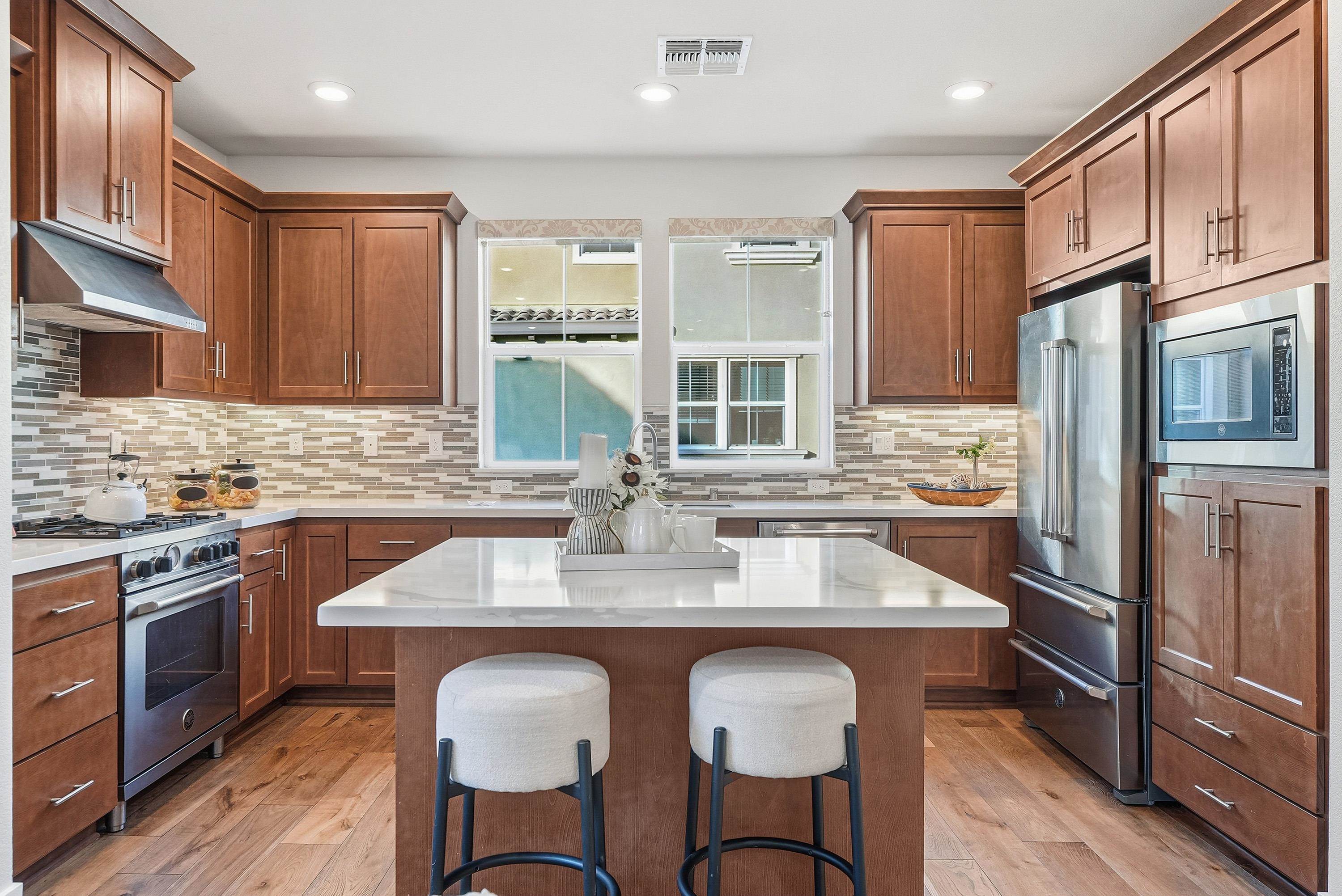 Detail Gallery Image 9 of 53 For 672 Amalfi Loop, Milpitas,  CA 95035 - 3 Beds | 3/1 Baths