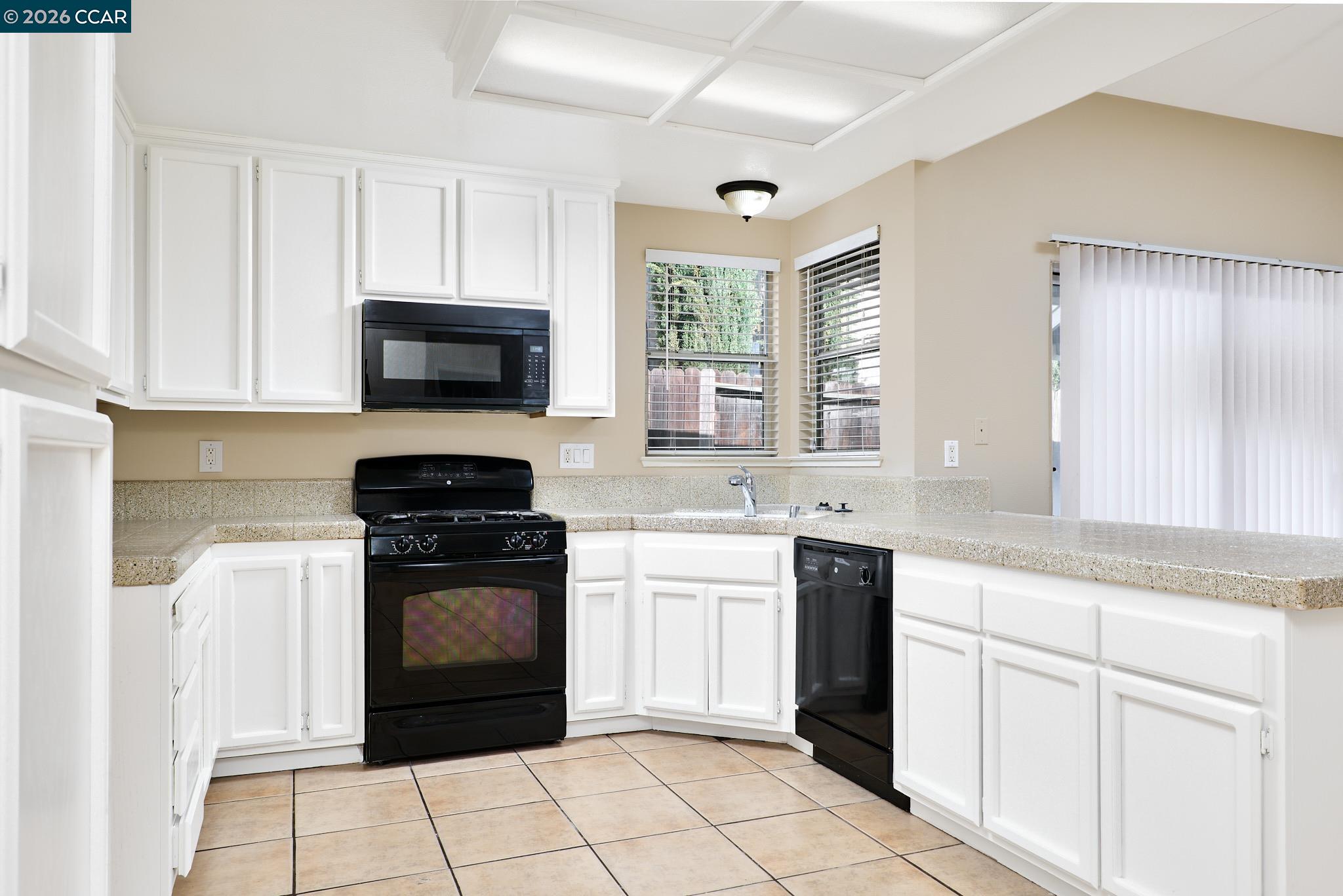 Detail Gallery Image 5 of 27 For 178 Pinedale Ave, Sacramento,  CA 95838 - 3 Beds | 2 Baths