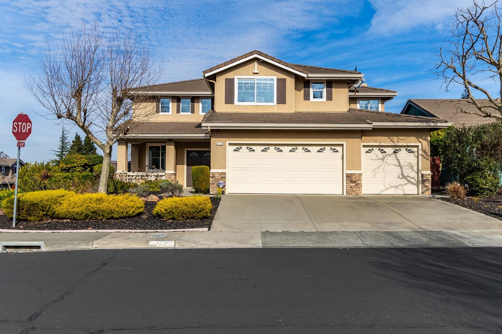 Detail Gallery Image 2 of 52 For 473 Mccall Dr, Benicia,  CA 94510 - 5 Beds | 3 Baths