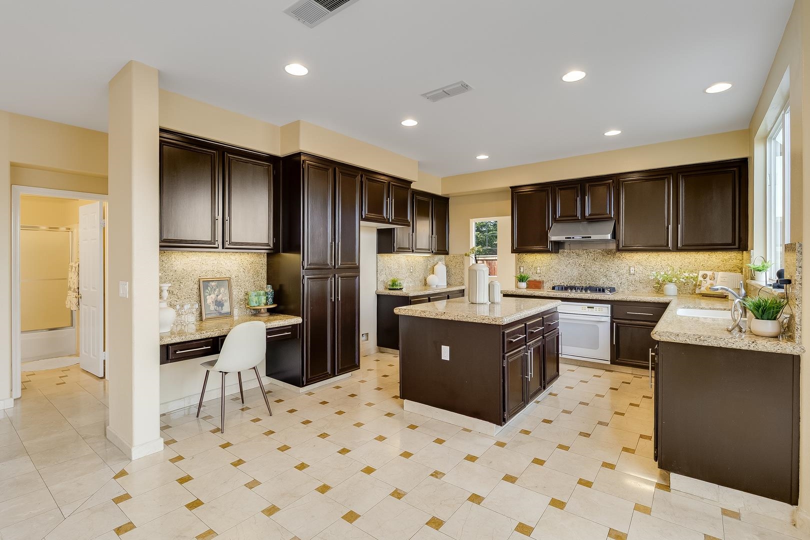 Detail Gallery Image 19 of 52 For 473 Mccall Dr, Benicia,  CA 94510 - 5 Beds | 3 Baths