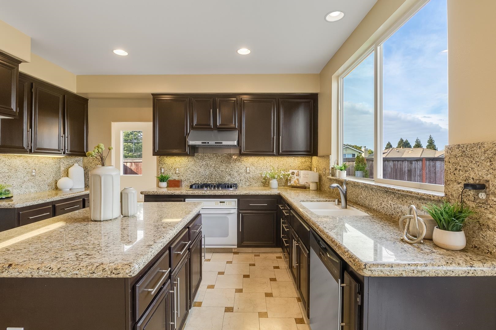 Detail Gallery Image 21 of 52 For 473 Mccall Dr, Benicia,  CA 94510 - 5 Beds | 3 Baths