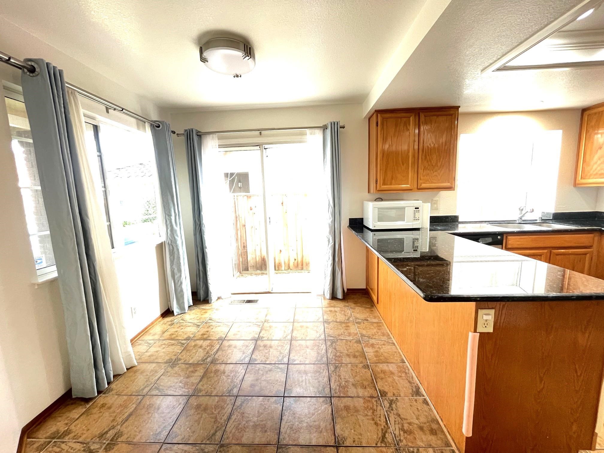 Detail Gallery Image 8 of 21 For 4176 Bell Common, Fremont,  CA 94536 - 3 Beds | 2/1 Baths