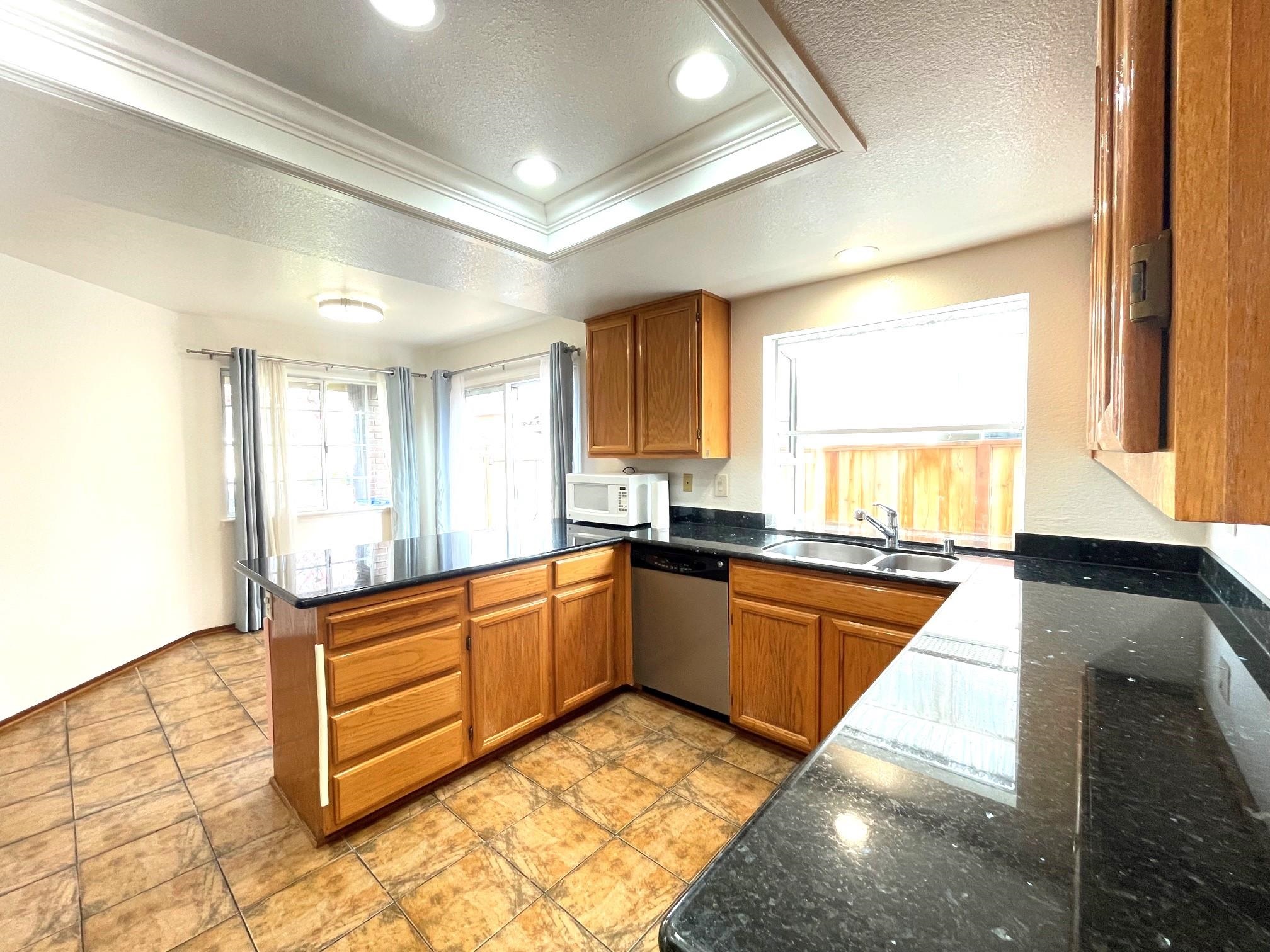 Detail Gallery Image 10 of 21 For 4176 Bell Common, Fremont,  CA 94536 - 3 Beds | 2/1 Baths