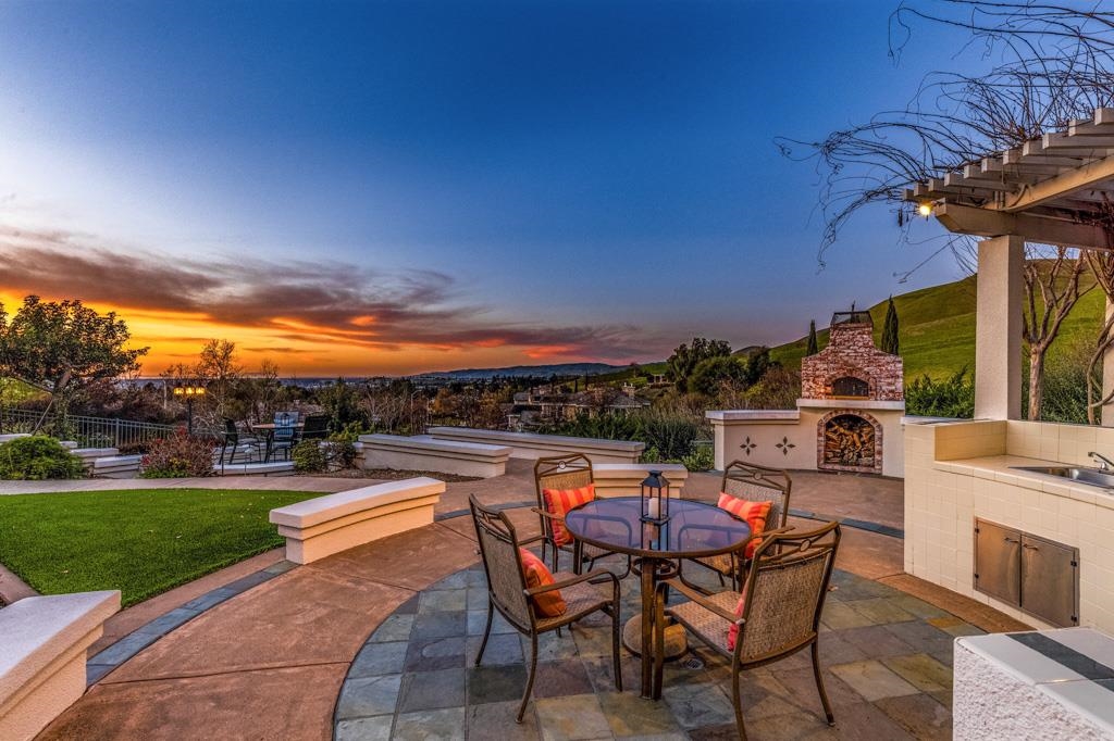 Detail Gallery Image 4 of 60 For 47664 Avalon Heights Ter, Fremont,  CA 94539 - 4 Beds | 3/1 Baths