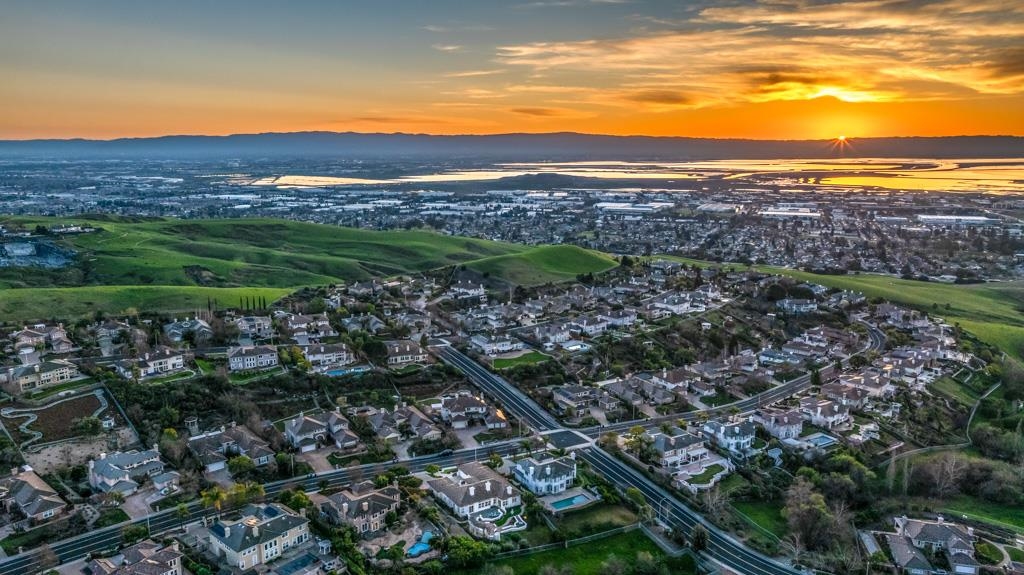 Detail Gallery Image 8 of 60 For 47664 Avalon Heights Ter, Fremont,  CA 94539 - 4 Beds | 3/1 Baths