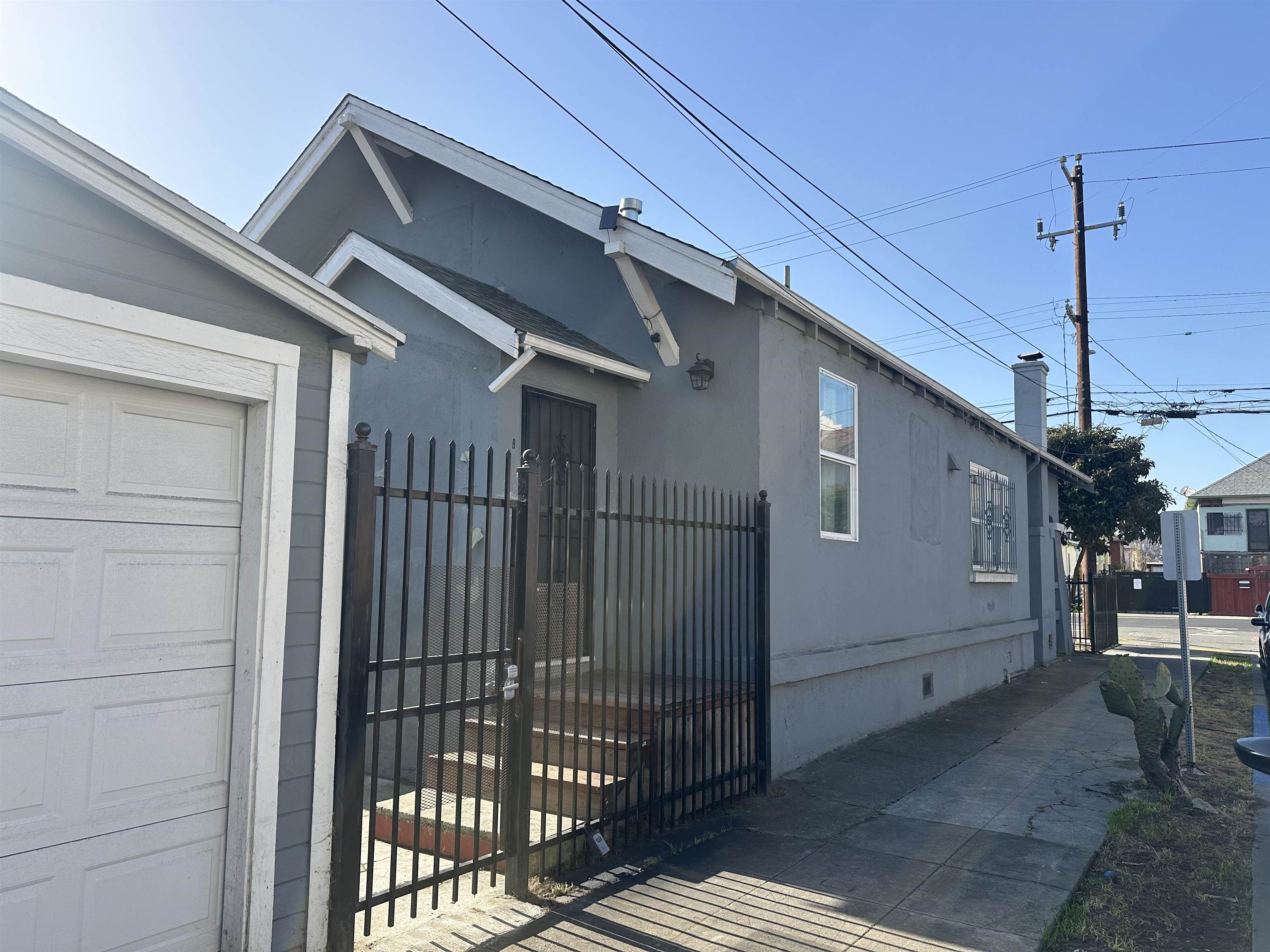 Detail Gallery Image 16 of 18 For 1464 35th Ave, Oakland,  CA 94601 - 3 Beds | 2 Baths