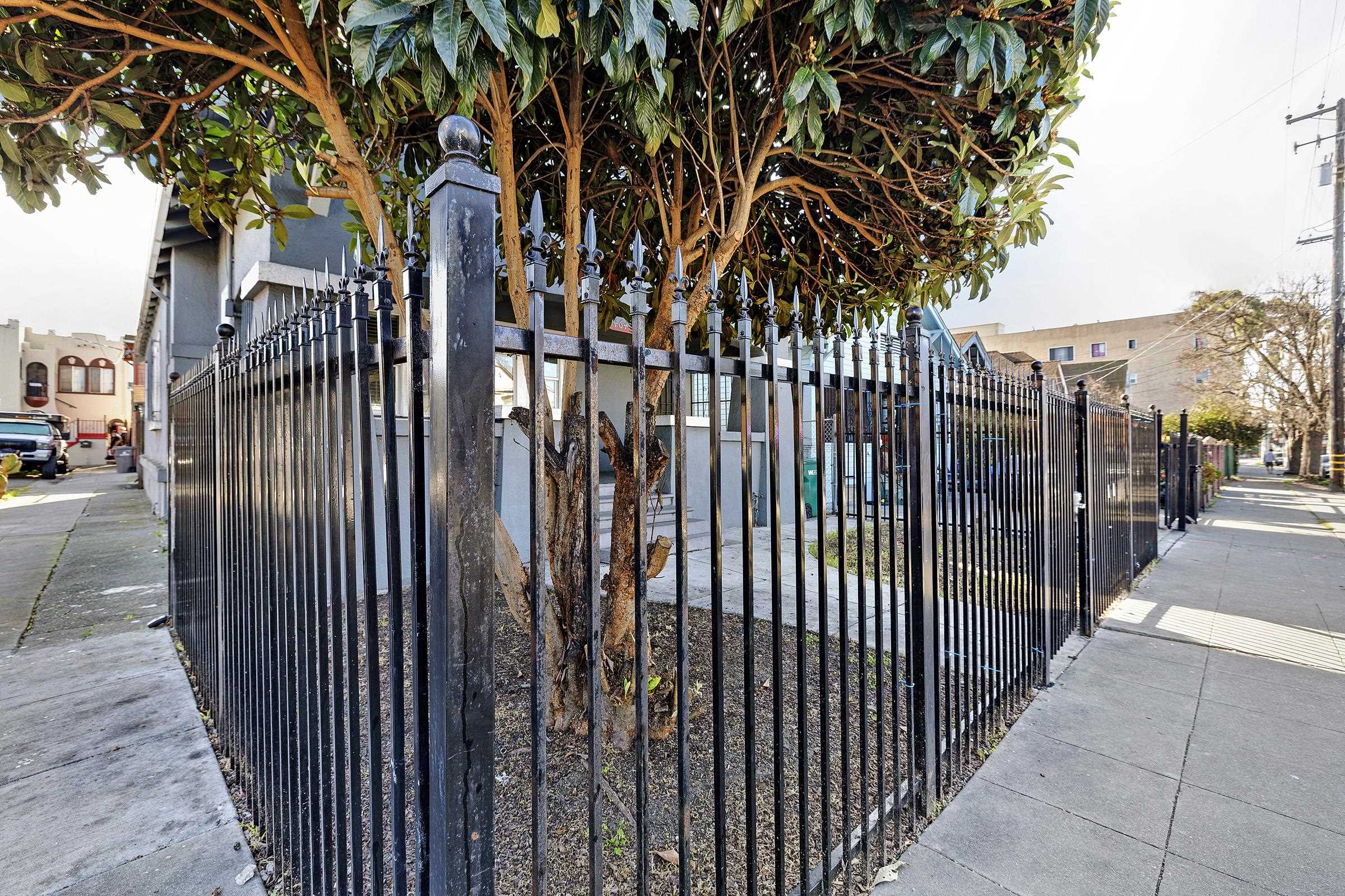 Detail Gallery Image 4 of 35 For 1464 35th Ave, Oakland,  CA 94601 - 3 Beds | 2 Baths