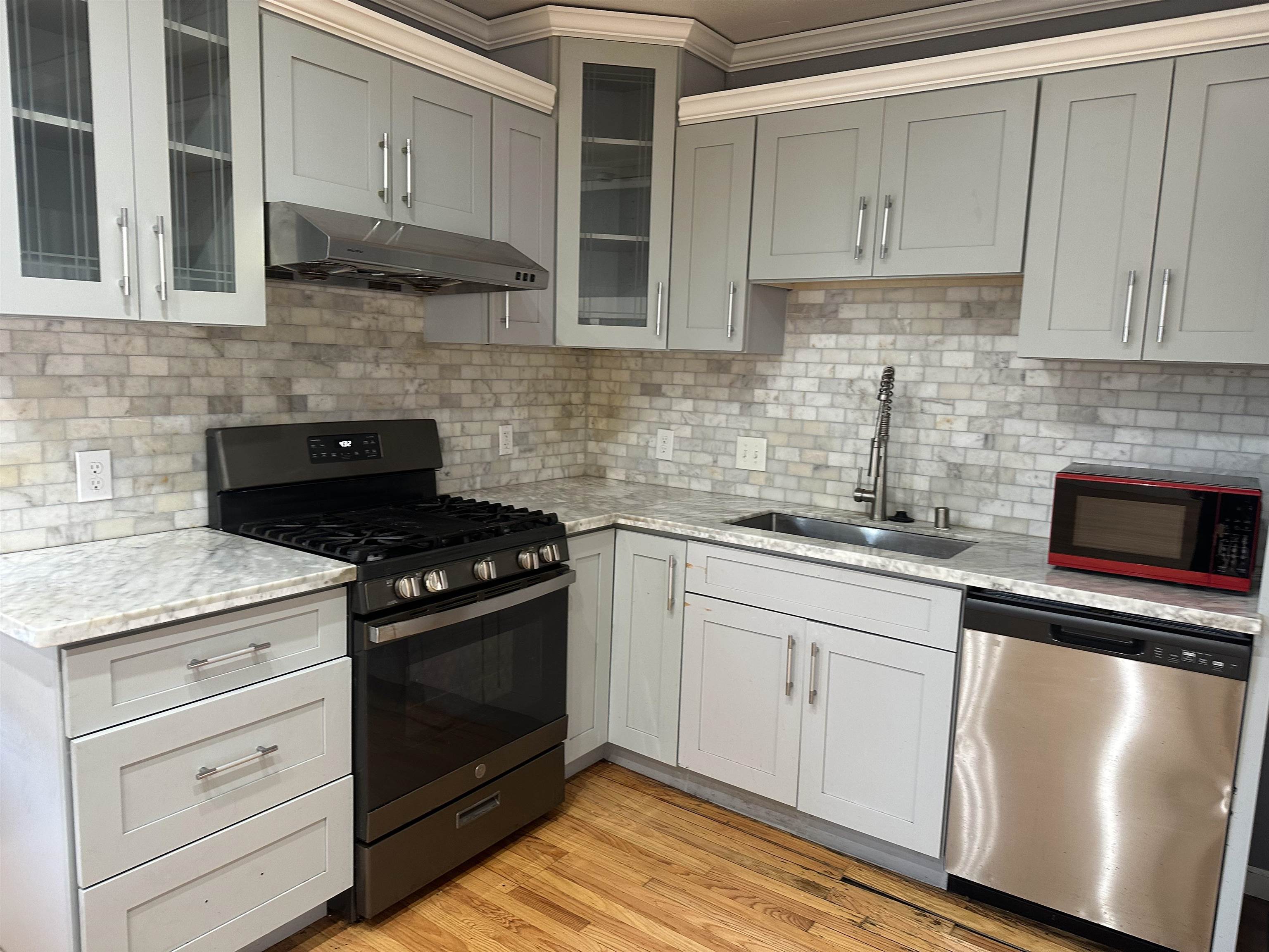 Detail Gallery Image 6 of 18 For 1464 35th Ave, Oakland,  CA 94601 - 3 Beds | 2 Baths