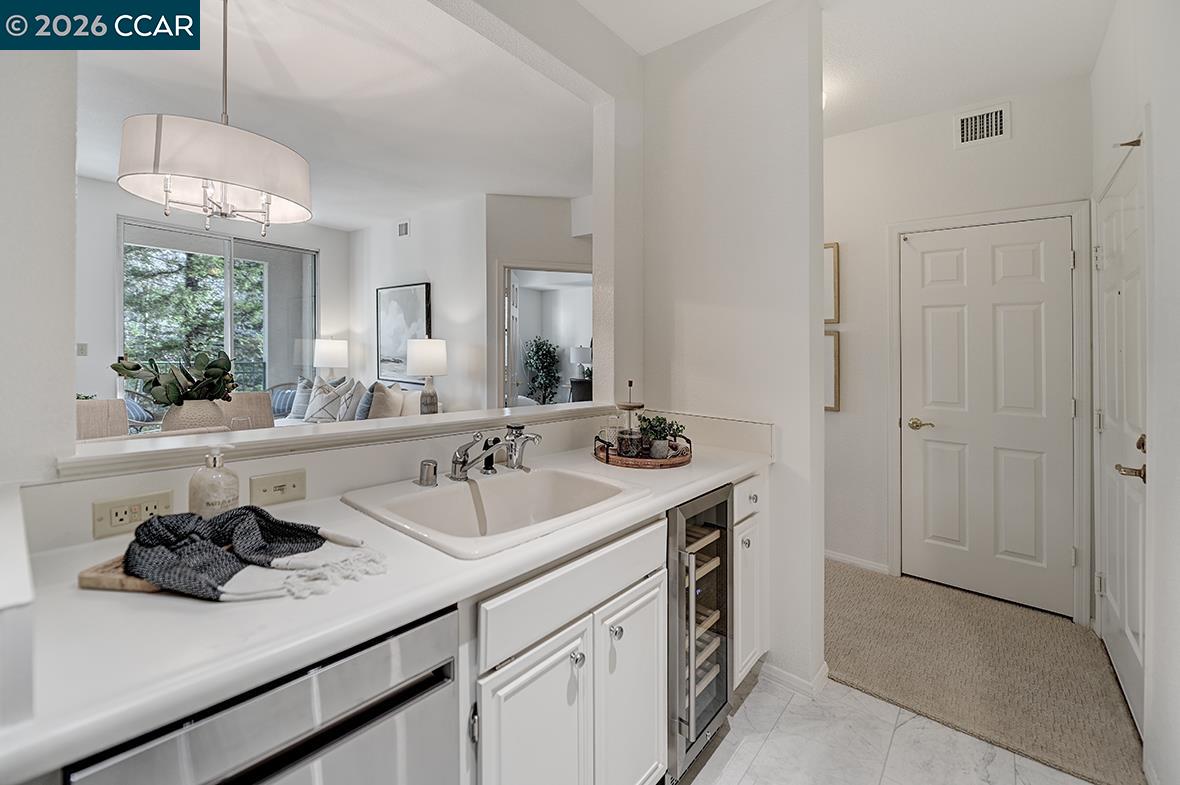 Photo #3: 41122538 Listing: Photo #3