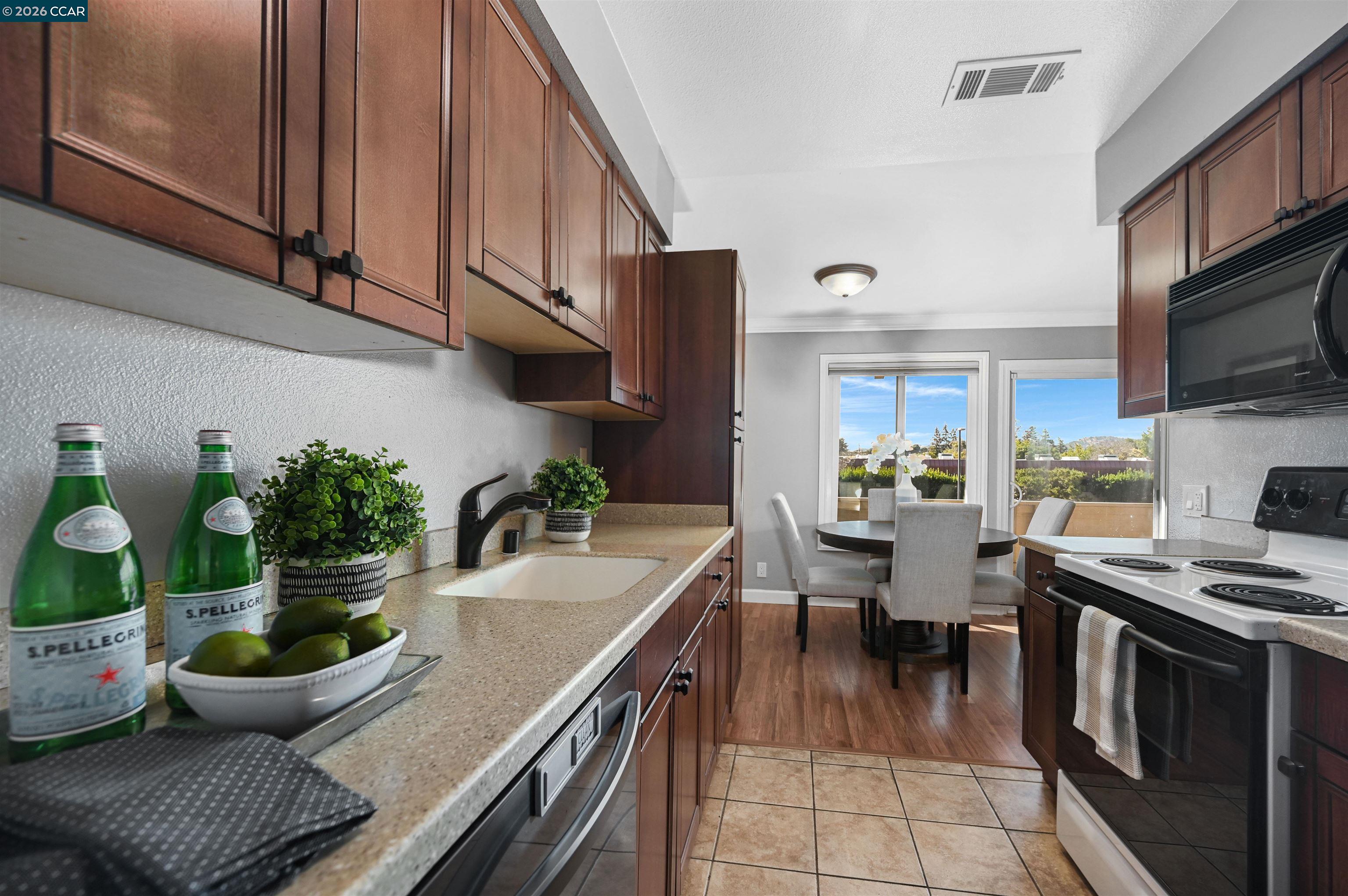 Photo #3: 41122539 Listing: Photo #3