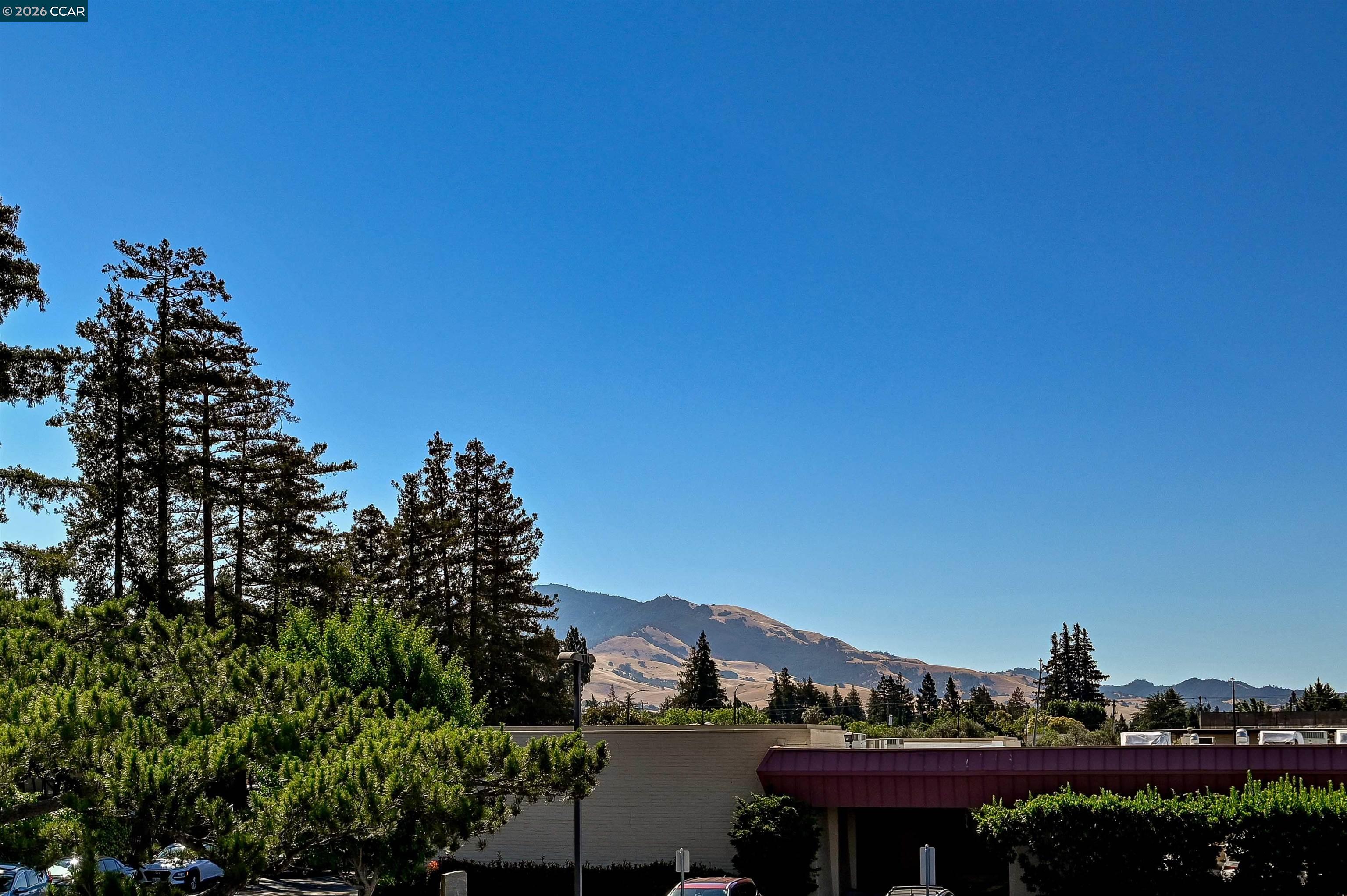 Detail Gallery Image 4 of 32 For 825 Oak Grove Rd #46,  Concord,  CA 94518 - 2 Beds | 1 Baths