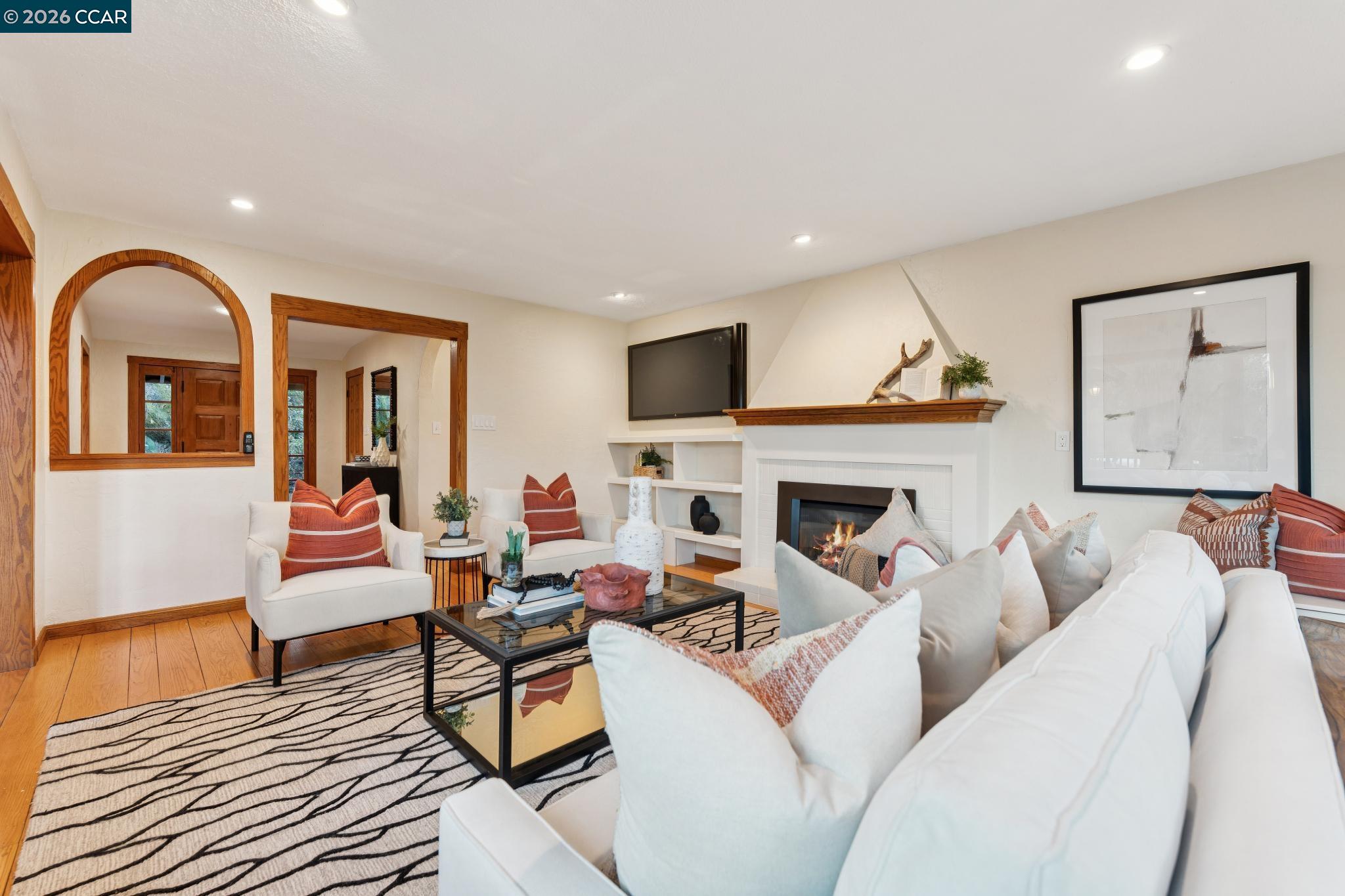 Detail Gallery Image 11 of 50 For 11 Los Conejos, Orinda,  CA 94563-2214 - 3 Beds | 2/1 Baths