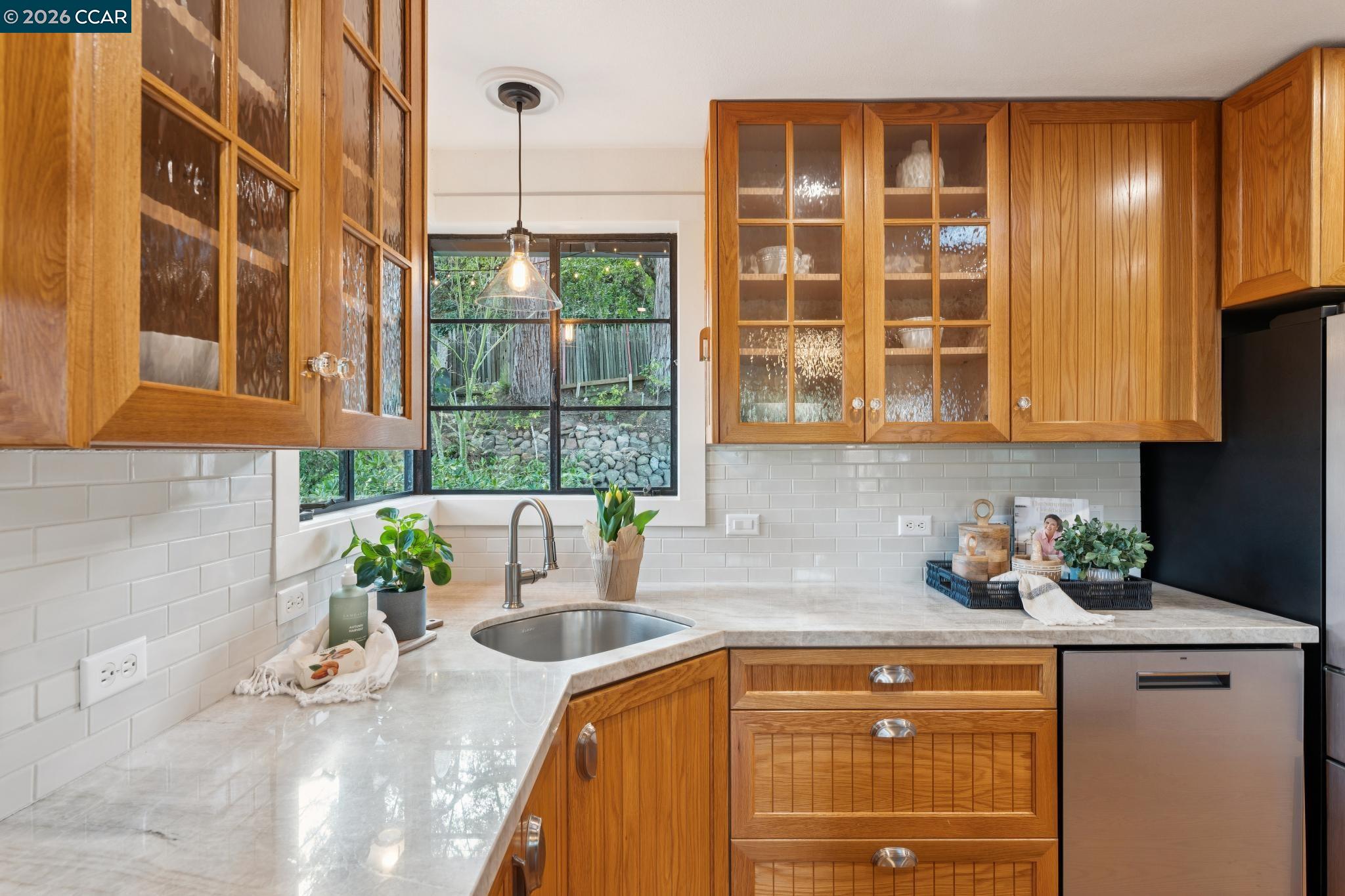 Detail Gallery Image 15 of 50 For 11 Los Conejos, Orinda,  CA 94563-2214 - 3 Beds | 2/1 Baths