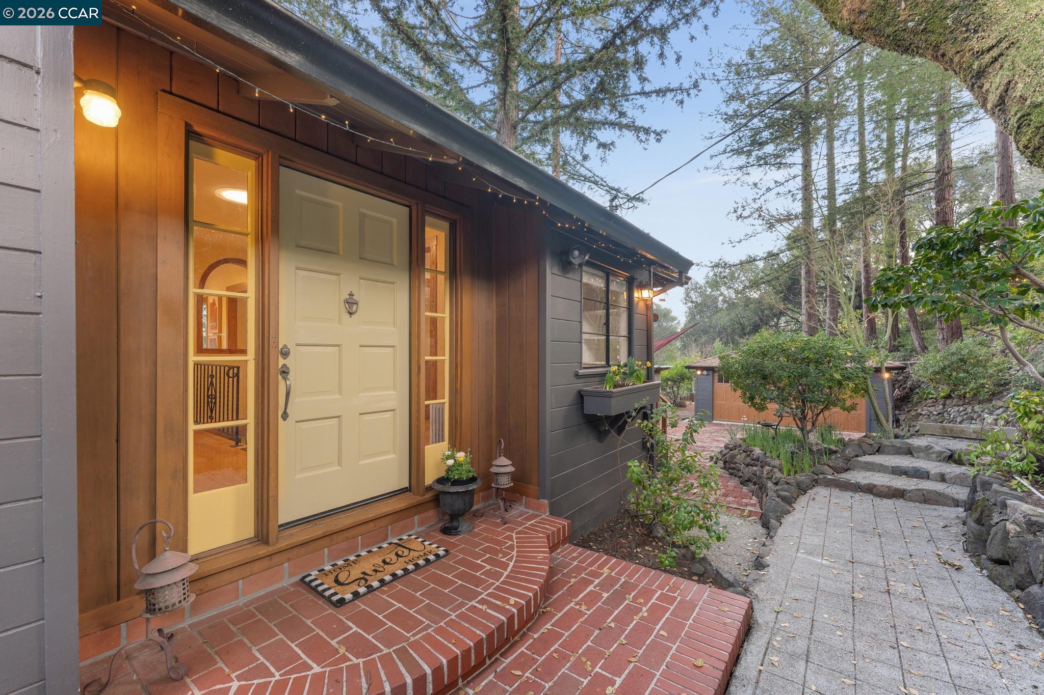 Detail Gallery Image 3 of 50 For 11 Los Conejos, Orinda,  CA 94563-2214 - 3 Beds | 2/1 Baths