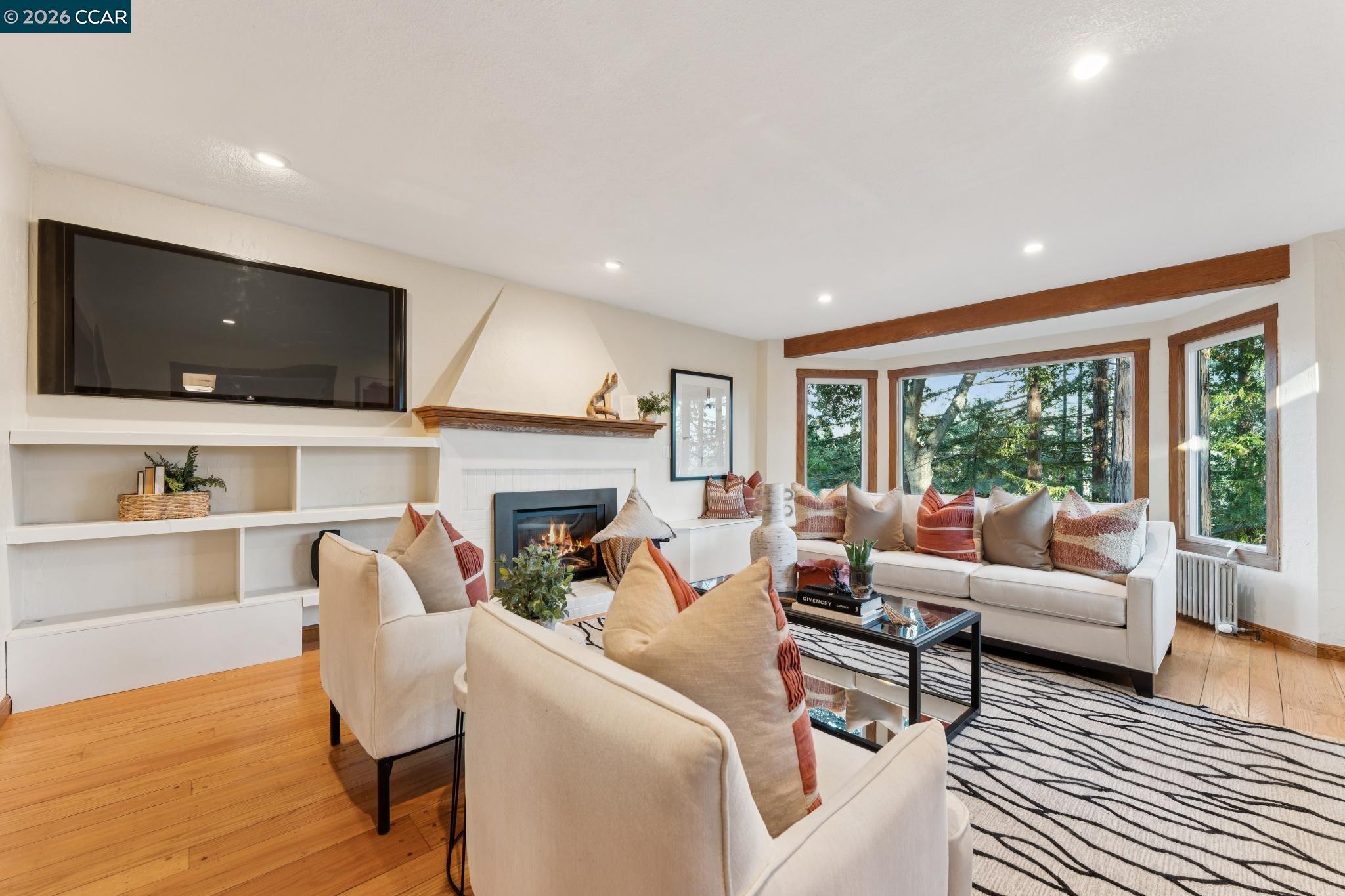 Detail Gallery Image 10 of 50 For 11 Los Conejos, Orinda,  CA 94563-2214 - 3 Beds | 2/1 Baths