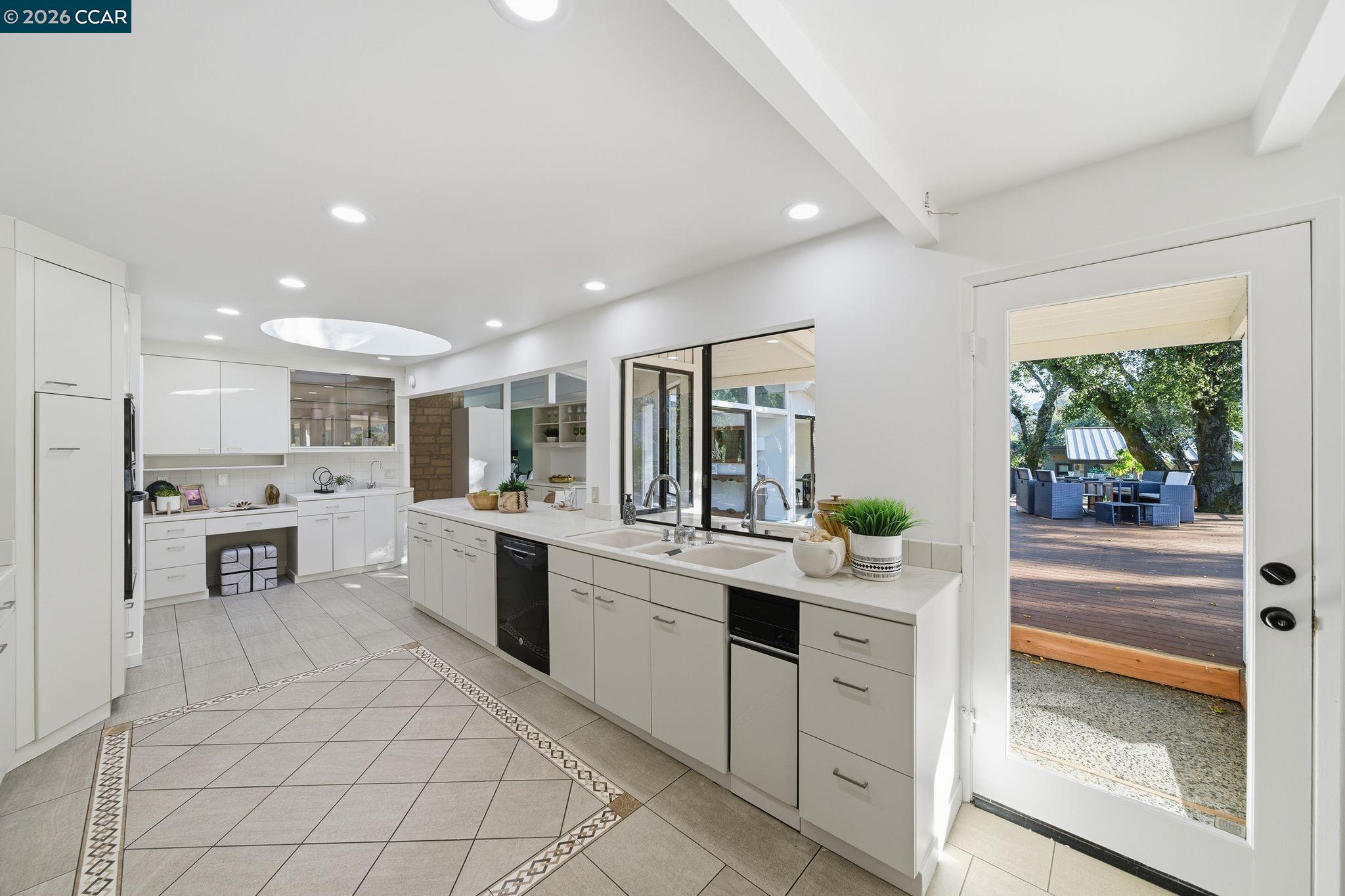 Detail Gallery Image 11 of 49 For 38 Vista Del Mar, Orinda,  CA 94563 - 4 Beds | 3/1 Baths