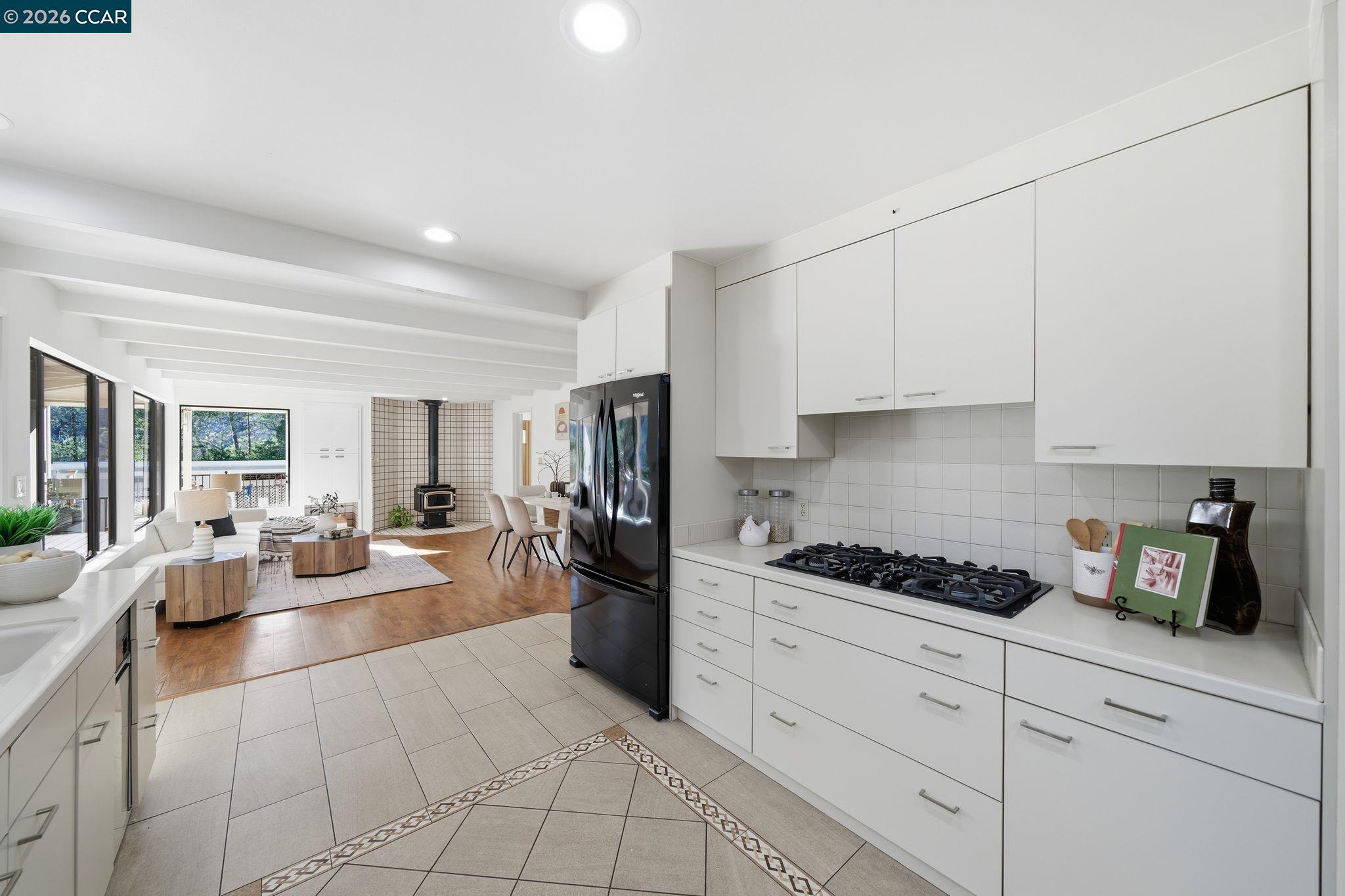 Detail Gallery Image 12 of 49 For 38 Vista Del Mar, Orinda,  CA 94563 - 4 Beds | 3/1 Baths