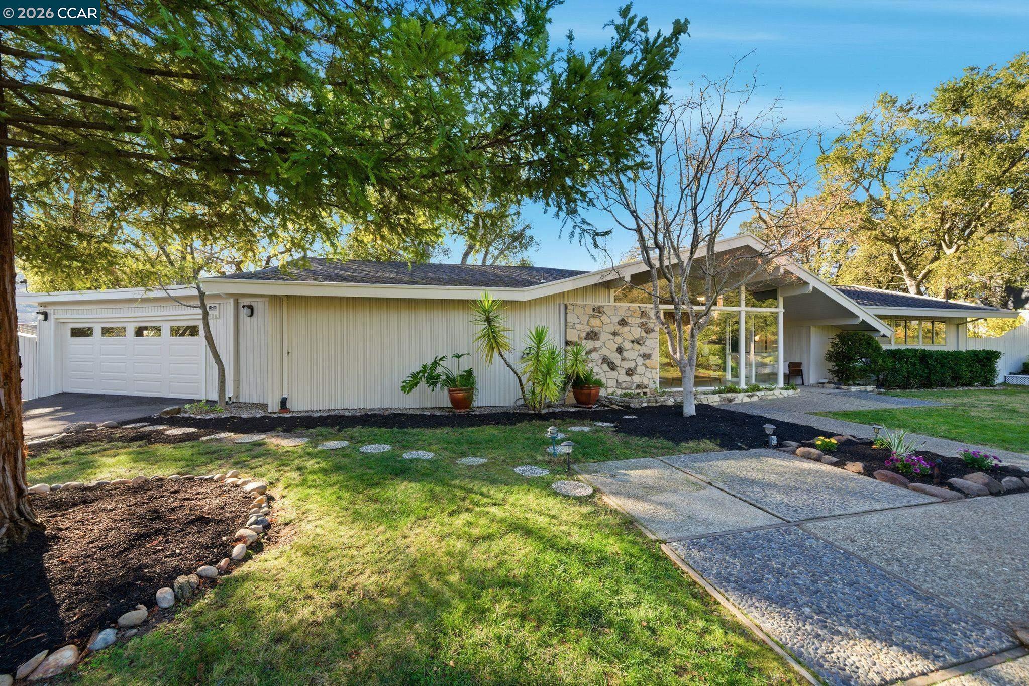Detail Gallery Image 3 of 49 For 38 Vista Del Mar, Orinda,  CA 94563 - 4 Beds | 3/1 Baths