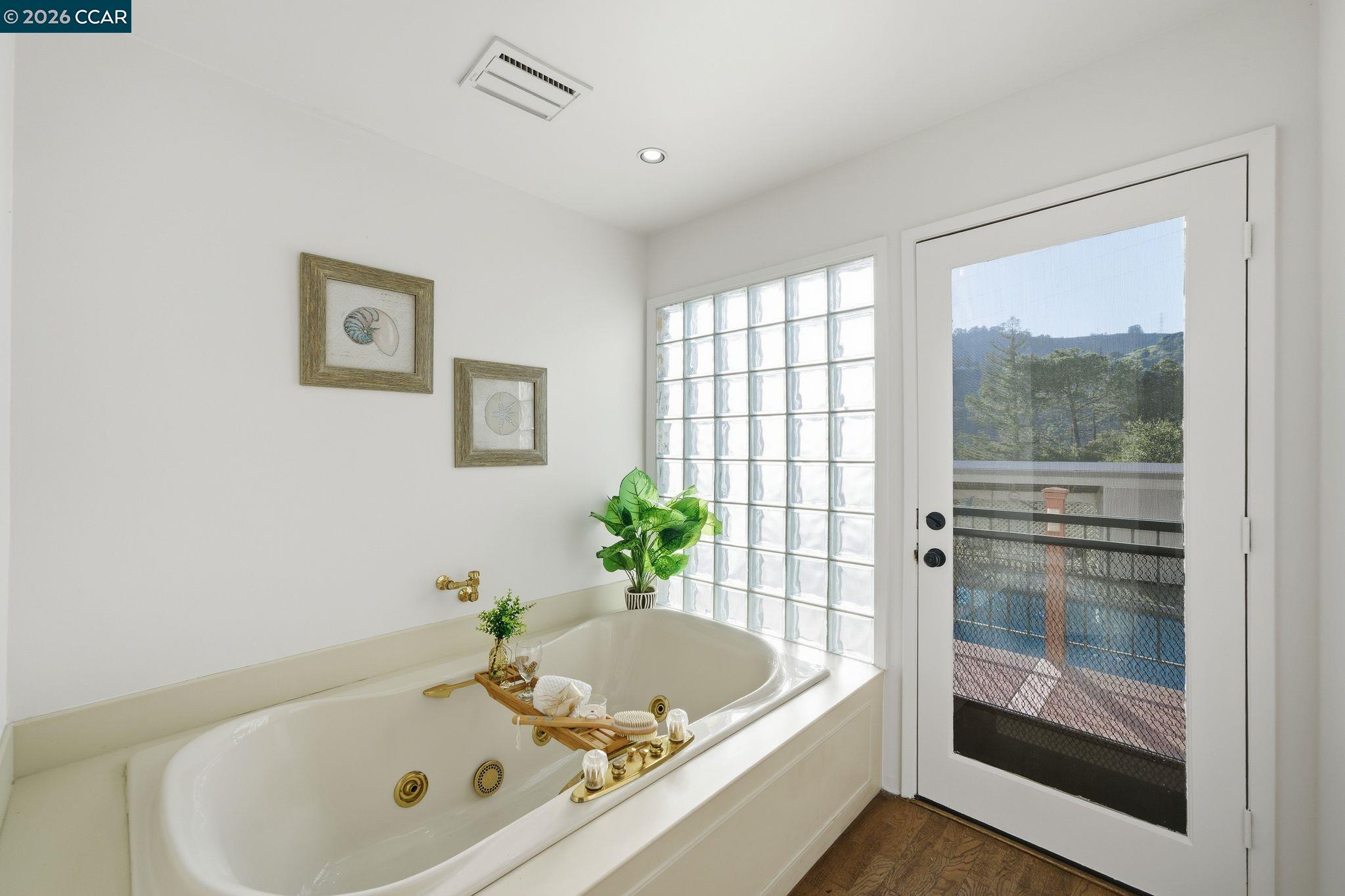 Detail Gallery Image 22 of 49 For 38 Vista Del Mar, Orinda,  CA 94563 - 4 Beds | 3/1 Baths