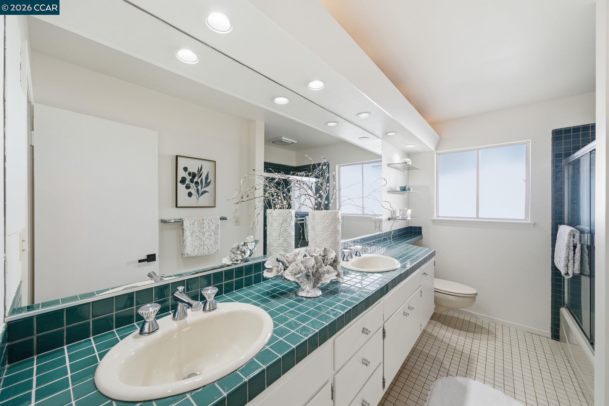 Detail Gallery Image 27 of 49 For 38 Vista Del Mar, Orinda,  CA 94563 - 4 Beds | 3/1 Baths