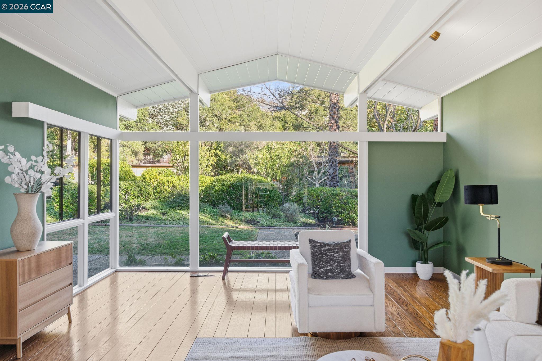 Detail Gallery Image 5 of 49 For 38 Vista Del Mar, Orinda,  CA 94563 - 4 Beds | 3/1 Baths