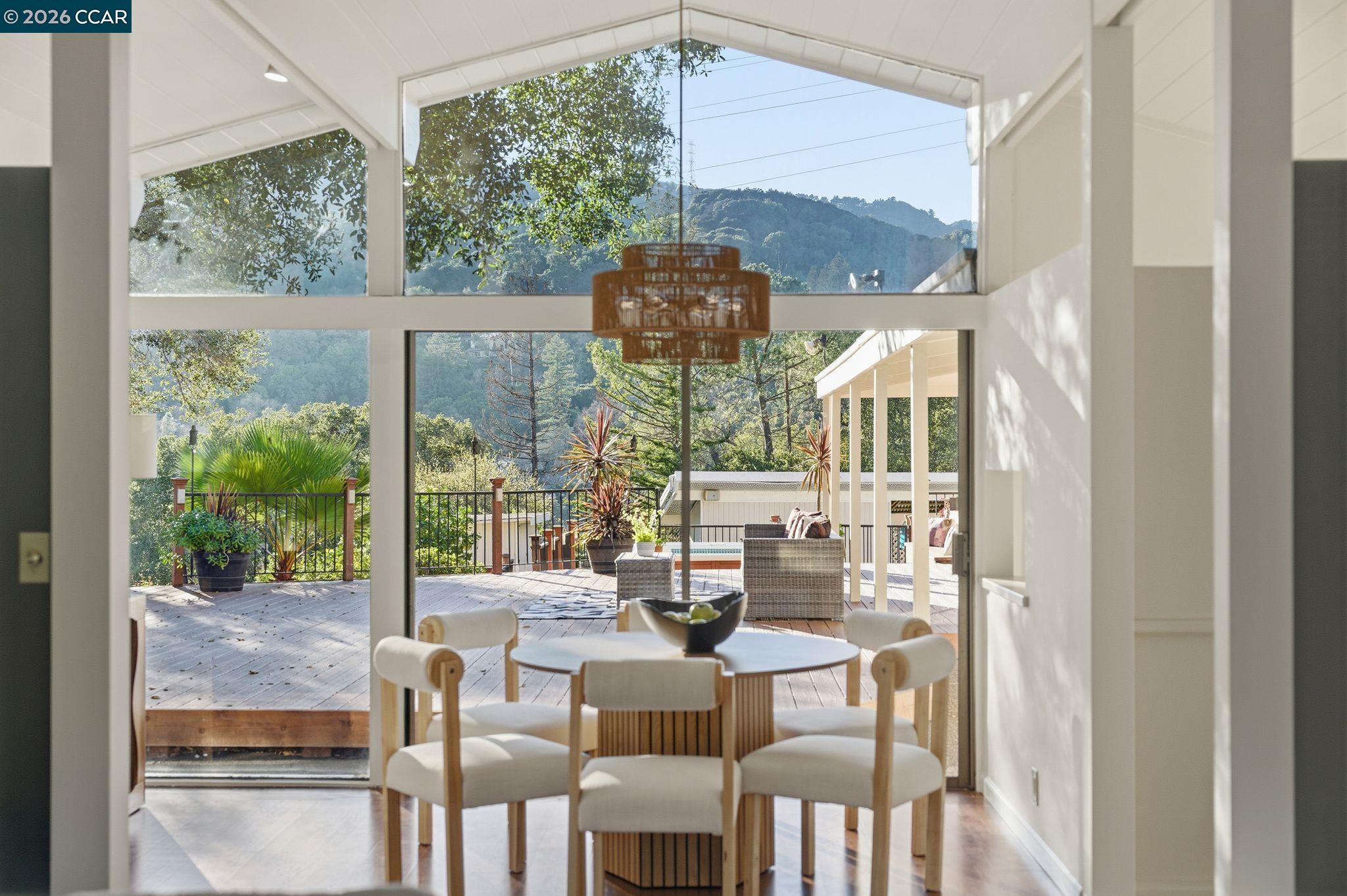 Detail Gallery Image 8 of 49 For 38 Vista Del Mar, Orinda,  CA 94563 - 4 Beds | 3/1 Baths