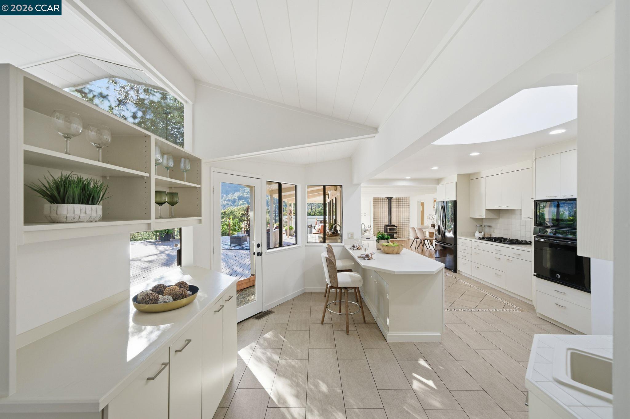 Detail Gallery Image 9 of 49 For 38 Vista Del Mar, Orinda,  CA 94563 - 4 Beds | 3/1 Baths