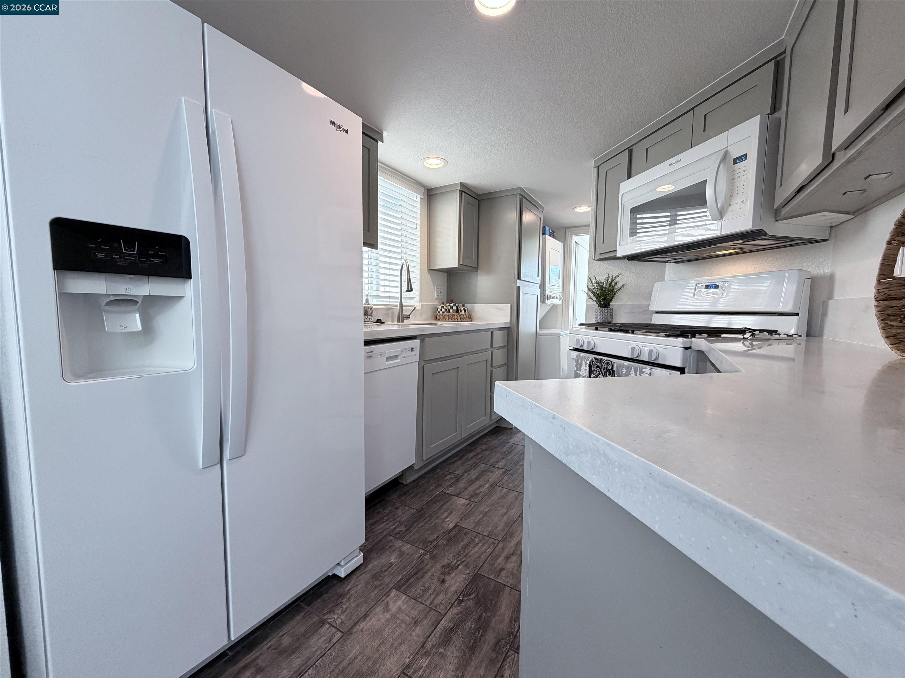 Detail Gallery Image 2 of 25 For 16711 Marsh Creek Rd #C,  Clayton,  CA 94517 - 1 Beds | 1 Baths