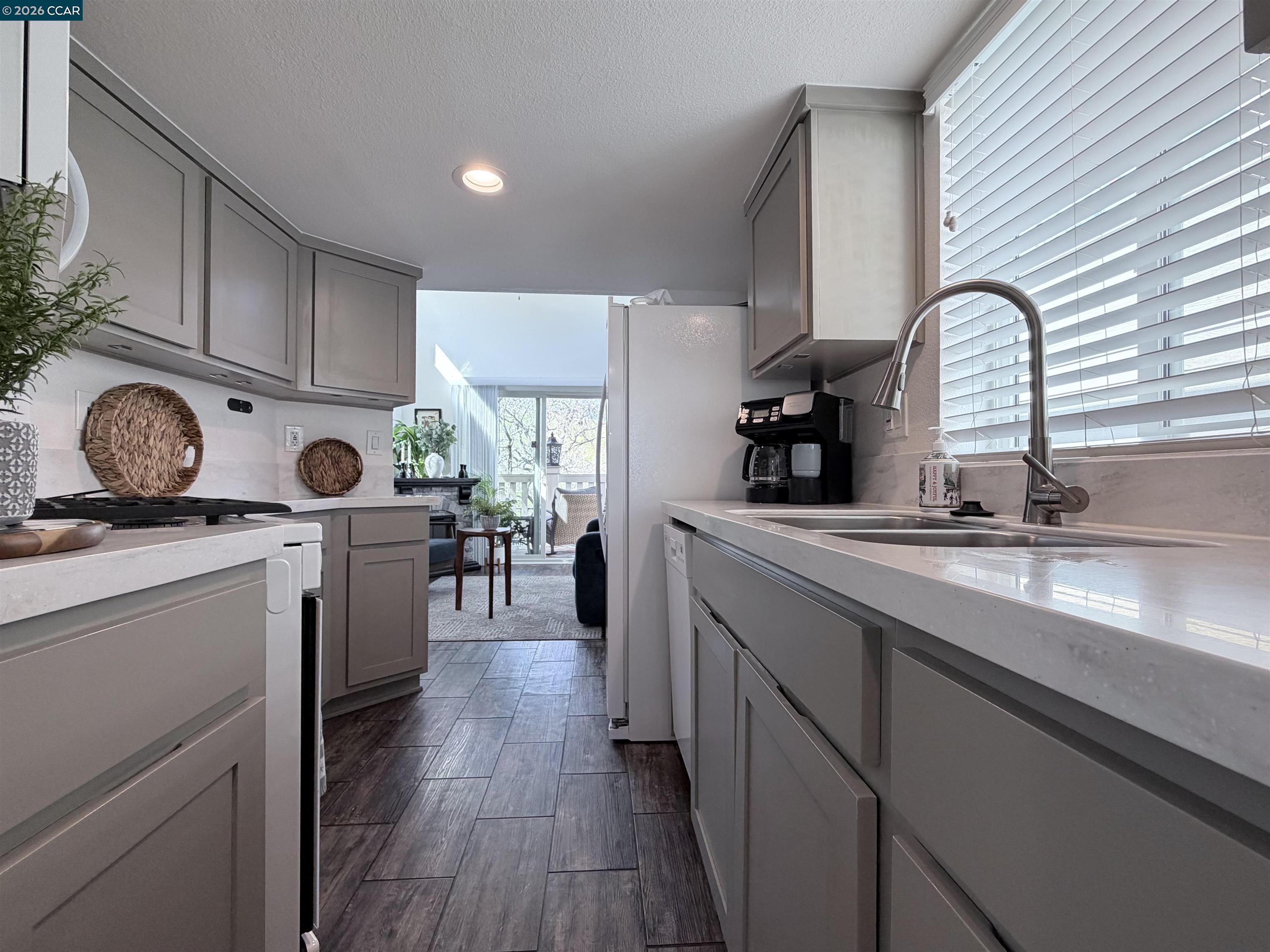 Detail Gallery Image 3 of 25 For 16711 Marsh Creek Rd #C,  Clayton,  CA 94517 - 1 Beds | 1 Baths