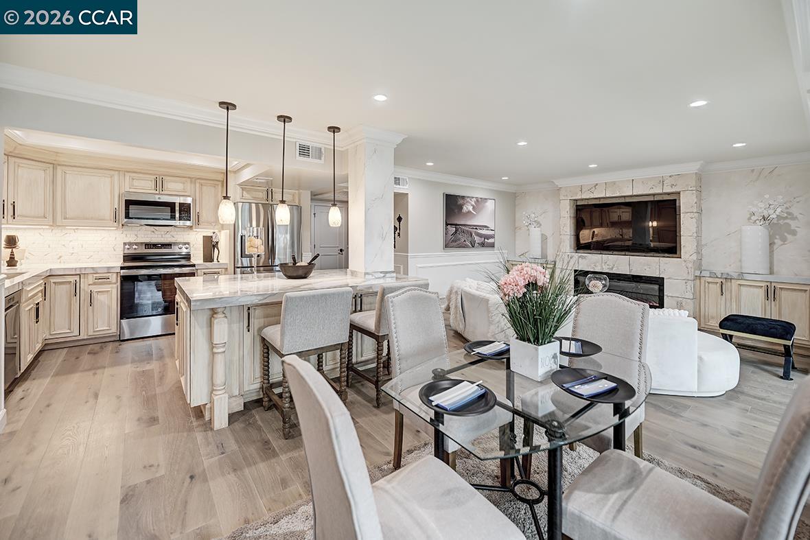 Detail Gallery Image 2 of 51 For 2601 Pine Knoll Dr #8,  Walnut Creek,  CA 94595 - 2 Beds | 2 Baths