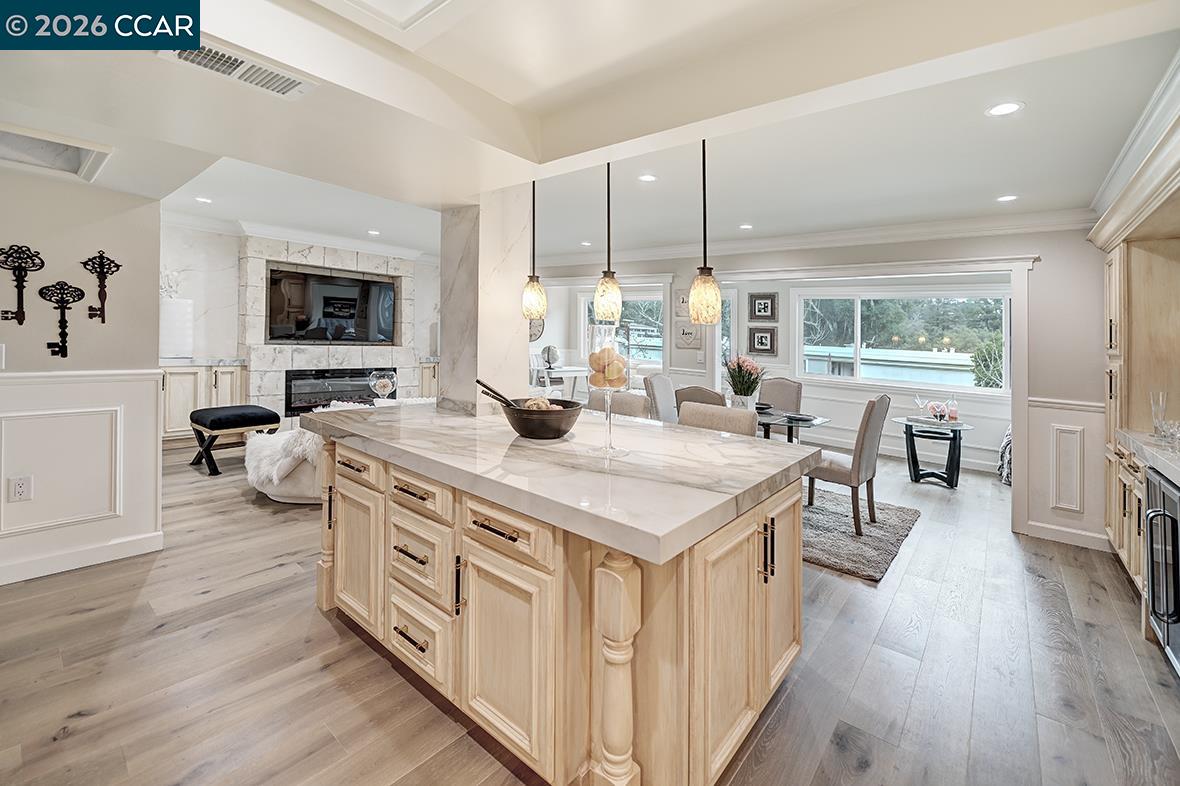 Detail Gallery Image 7 of 51 For 2601 Pine Knoll Dr #8,  Walnut Creek,  CA 94595 - 2 Beds | 2 Baths