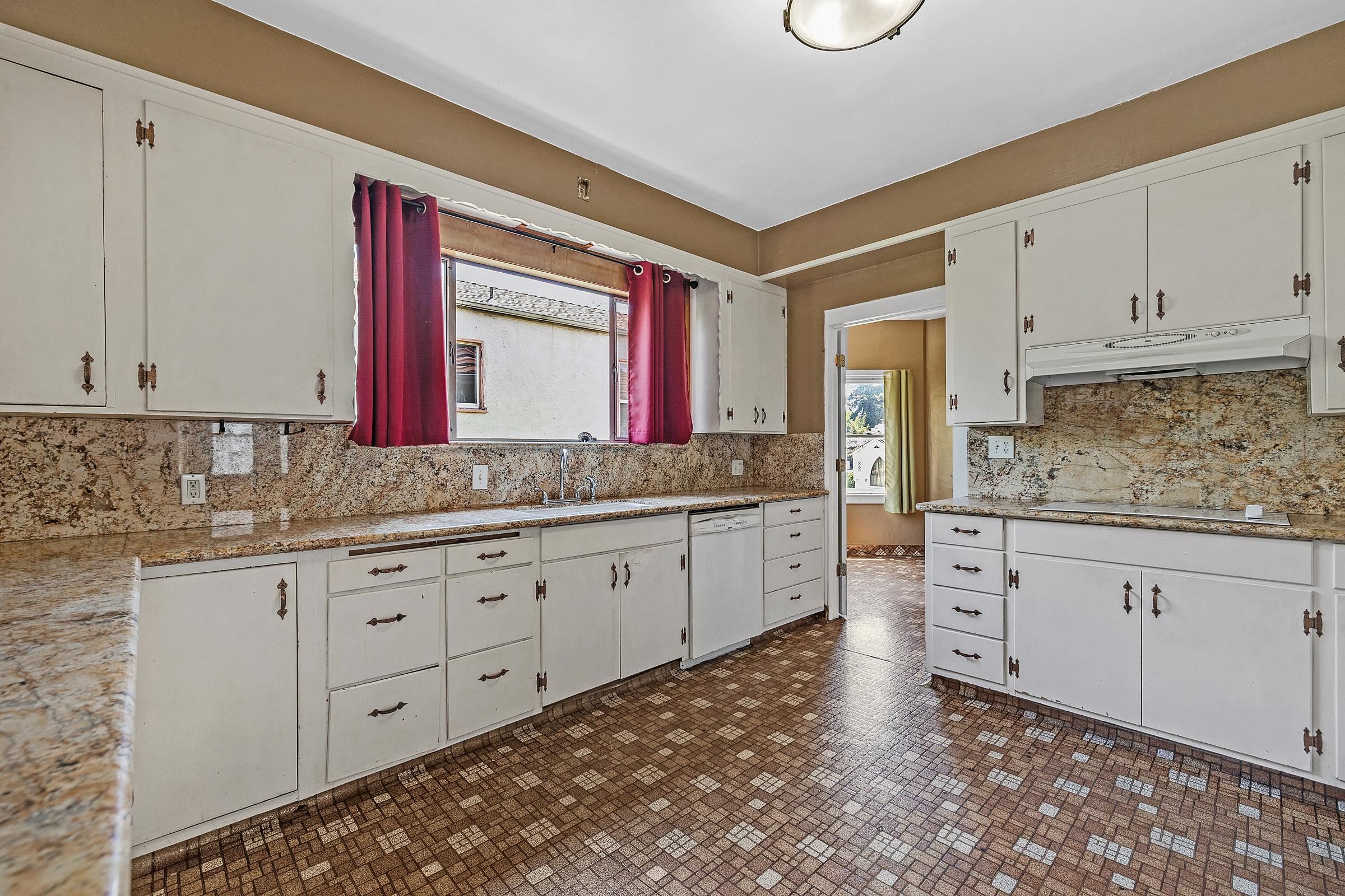 Detail Gallery Image 6 of 34 For 540 57th St., Oakland,  CA 94609 - 3 Beds | 1 Baths