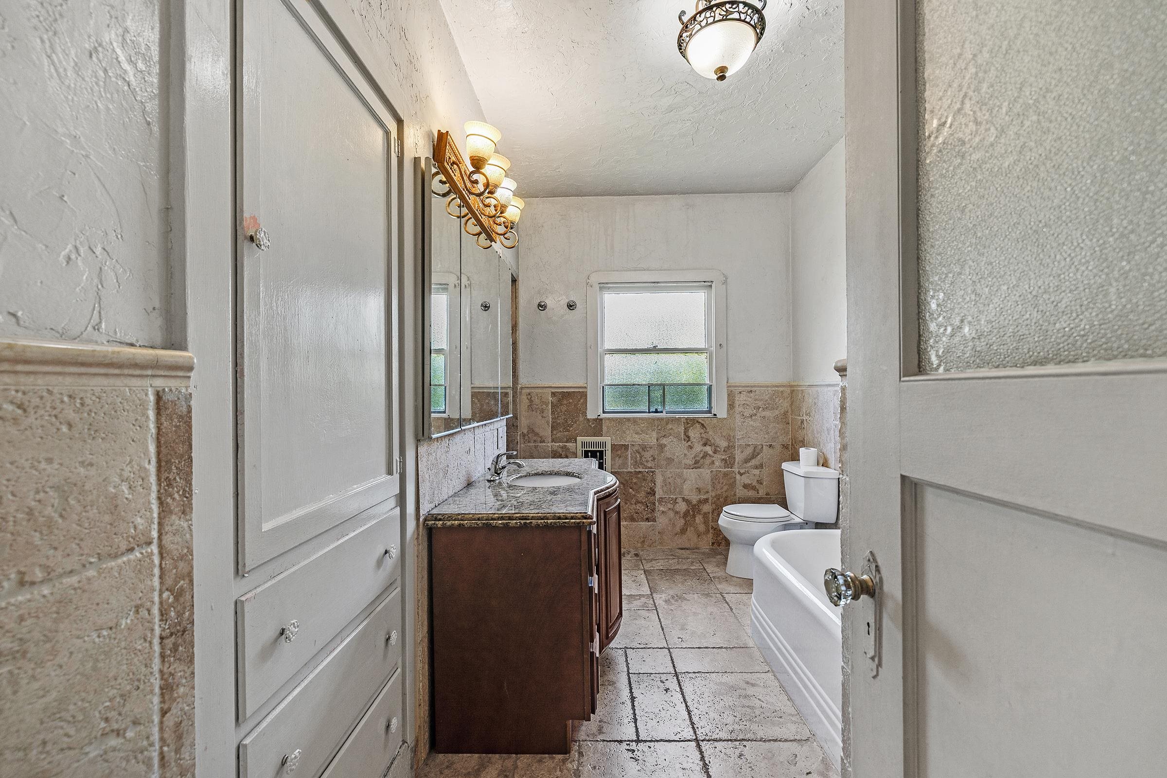 Detail Gallery Image 9 of 34 For 540 57th St., Oakland,  CA 94609 - 3 Beds | 1 Baths