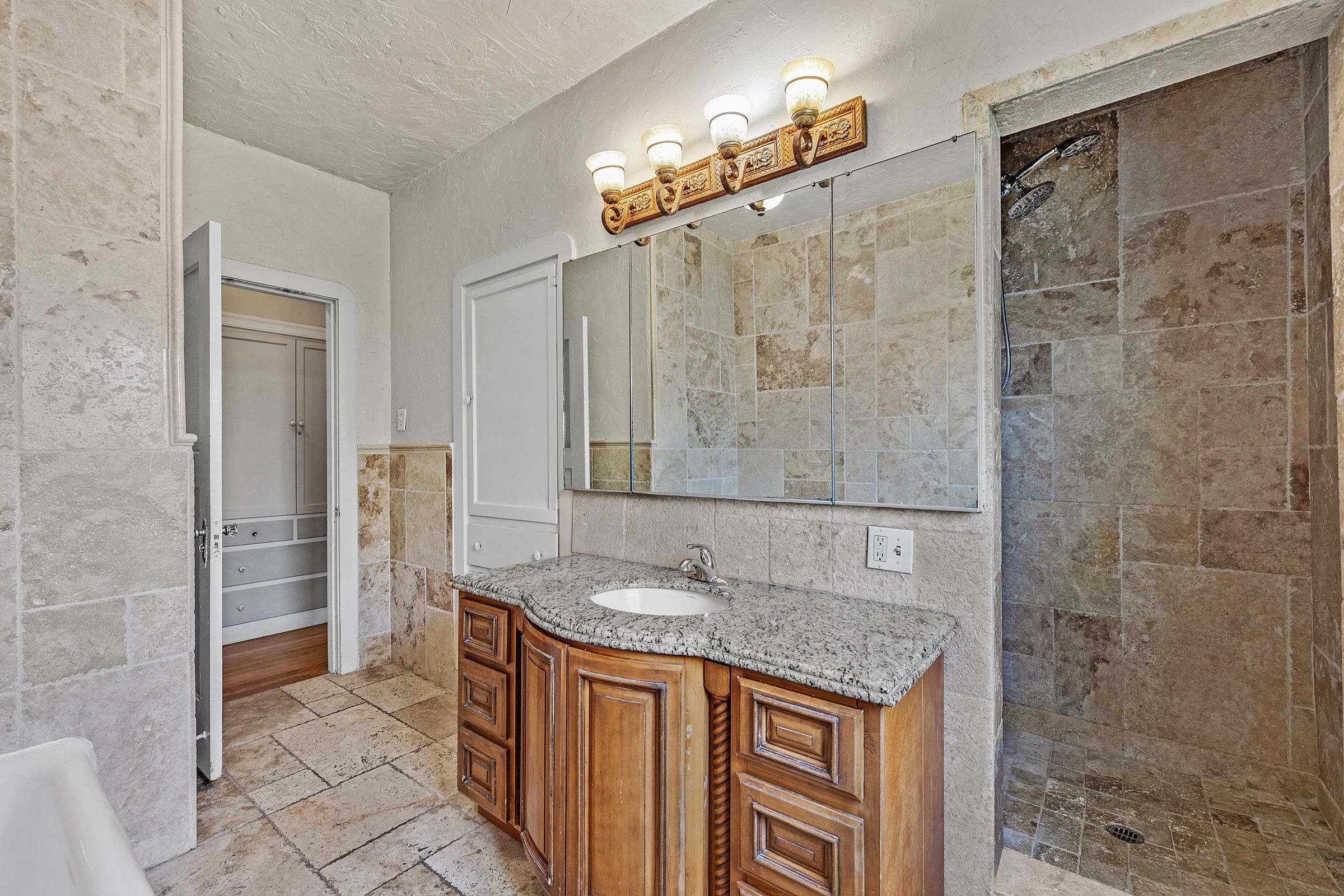 Detail Gallery Image 10 of 34 For 540 57th St., Oakland,  CA 94609 - 3 Beds | 1 Baths