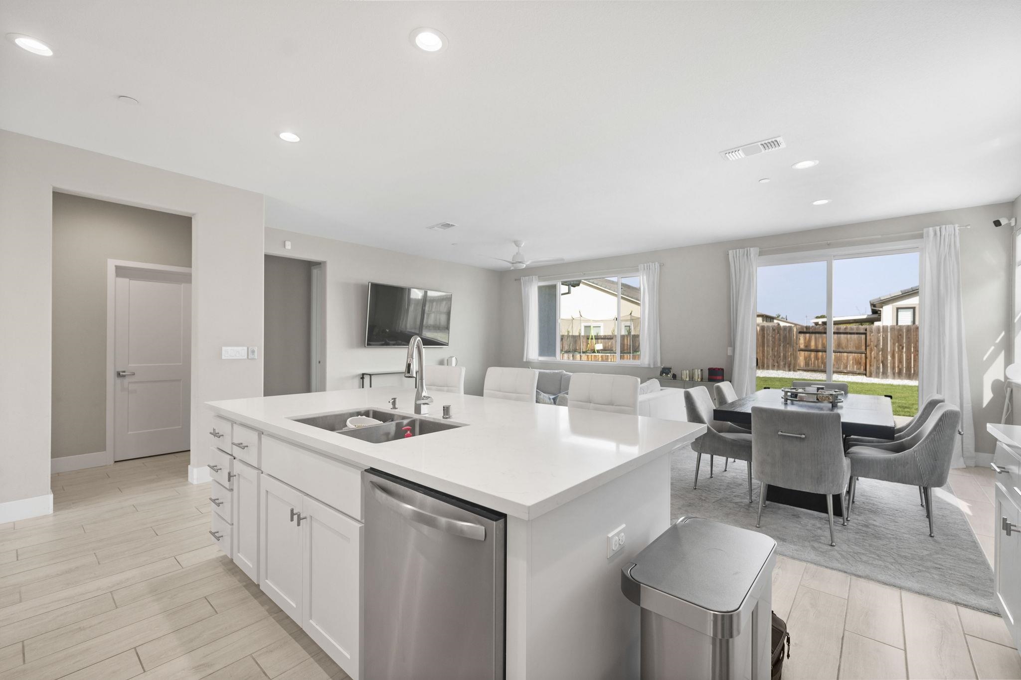 Detail Gallery Image 11 of 40 For 1605 Radiance Ln, Modesto,  CA 95356 - 4 Beds | 2/1 Baths